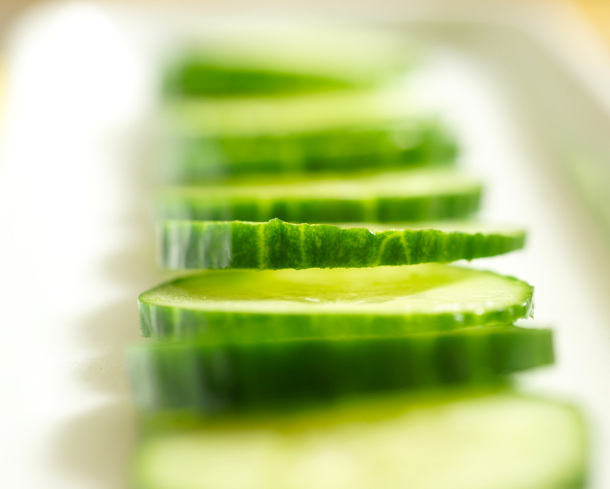 90mm F2.8 Macro SSM sample photo. Cucumber slice photography