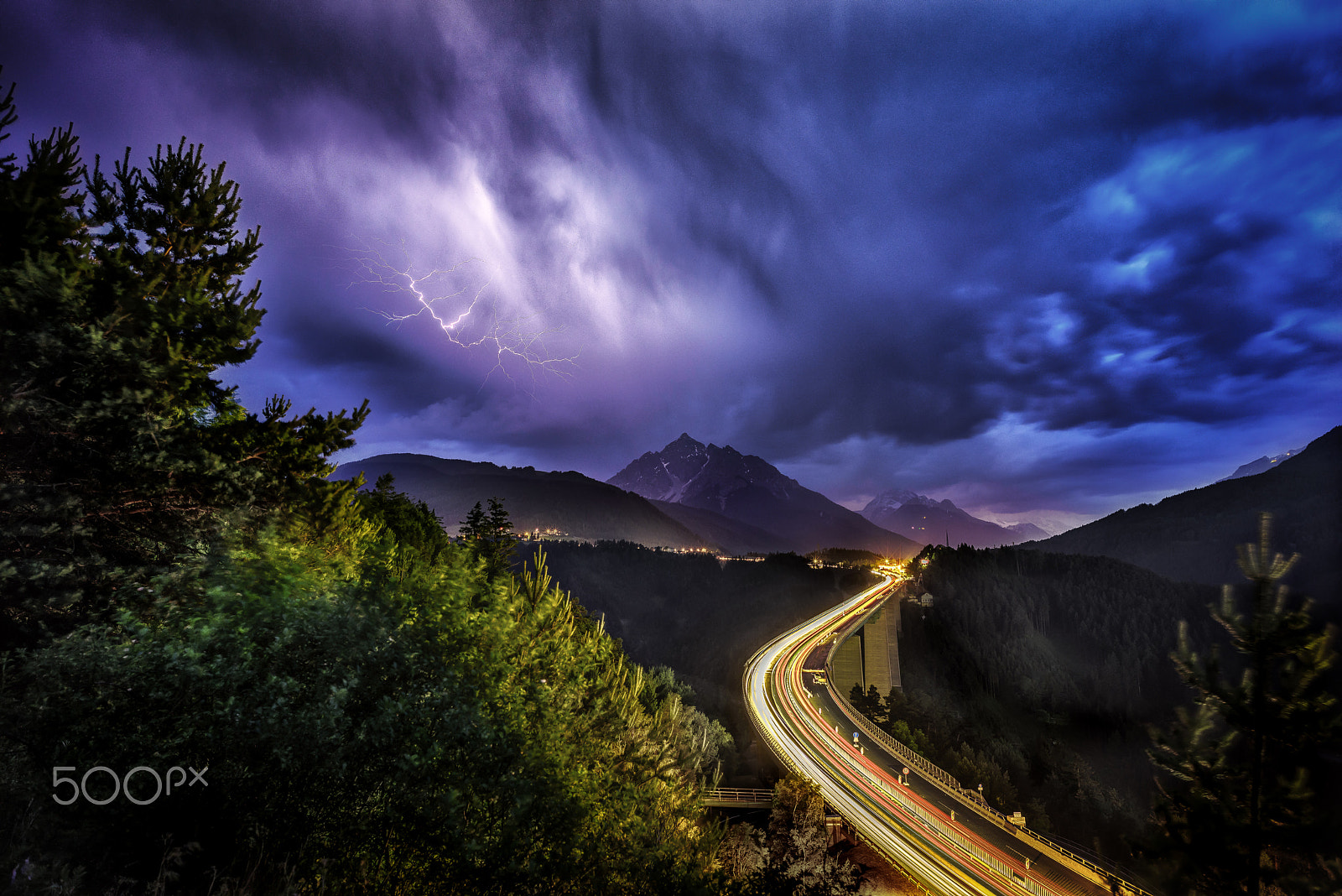 Sony a7R + E 21mm F2.8 sample photo. Serles under fire photography