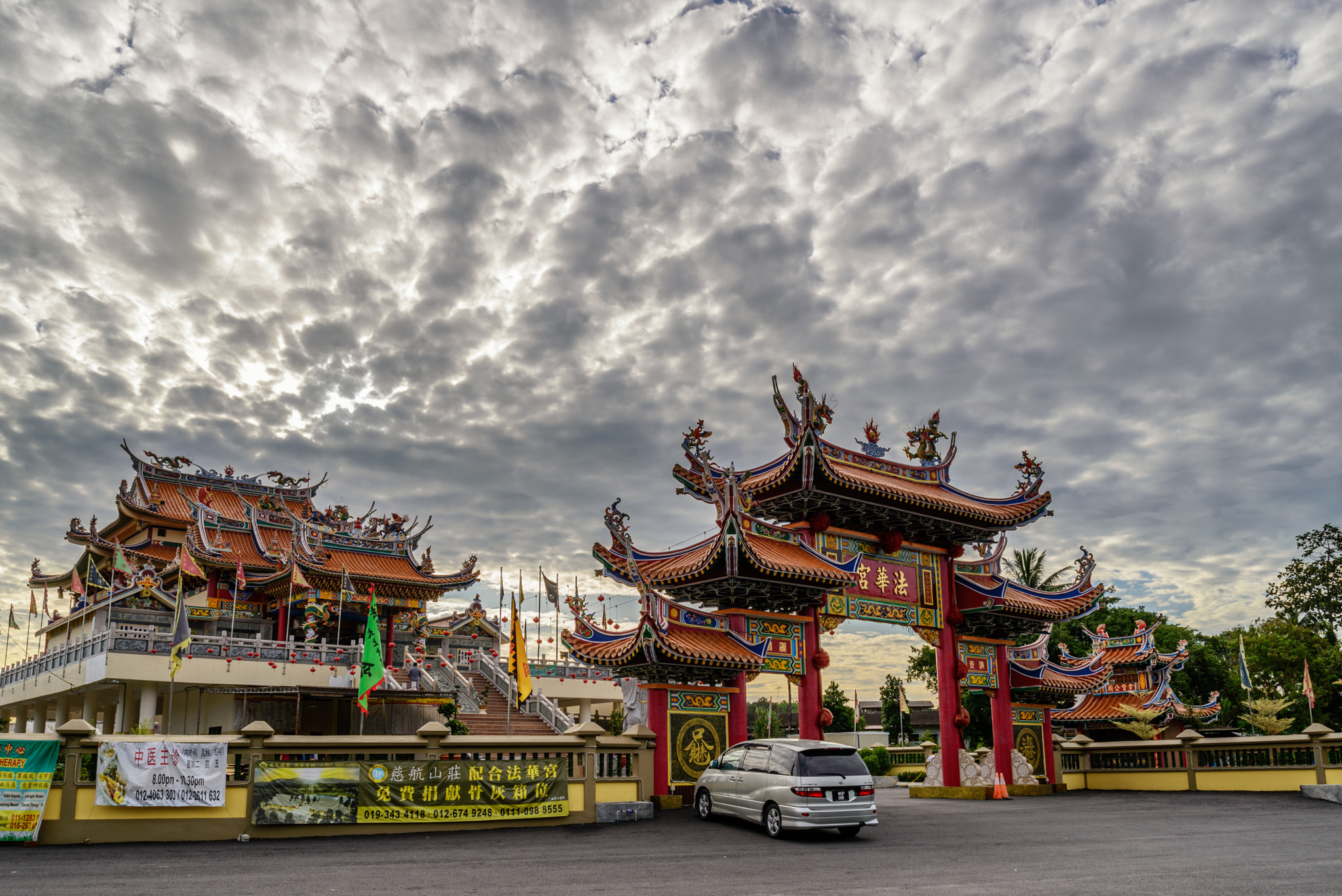 AF Zoom-Nikkor 28-80mm f/3.3-5.6G sample photo. Chinese temple at semenyih photography