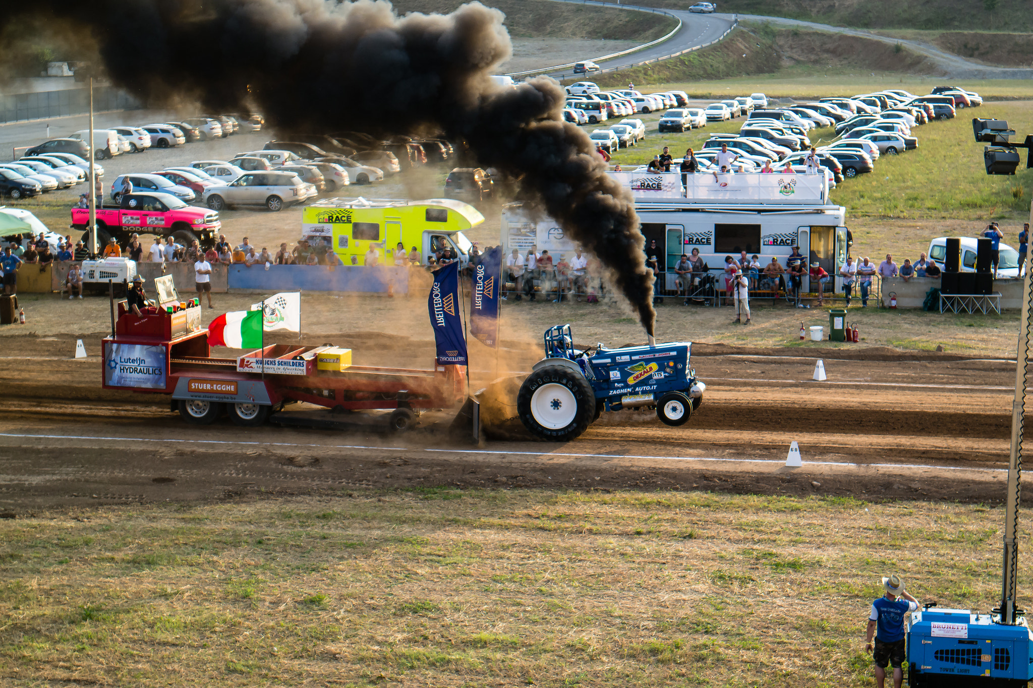 Samsung NX 20-50mm F3.5-5.6 ED sample photo. Ford fast pulling photography