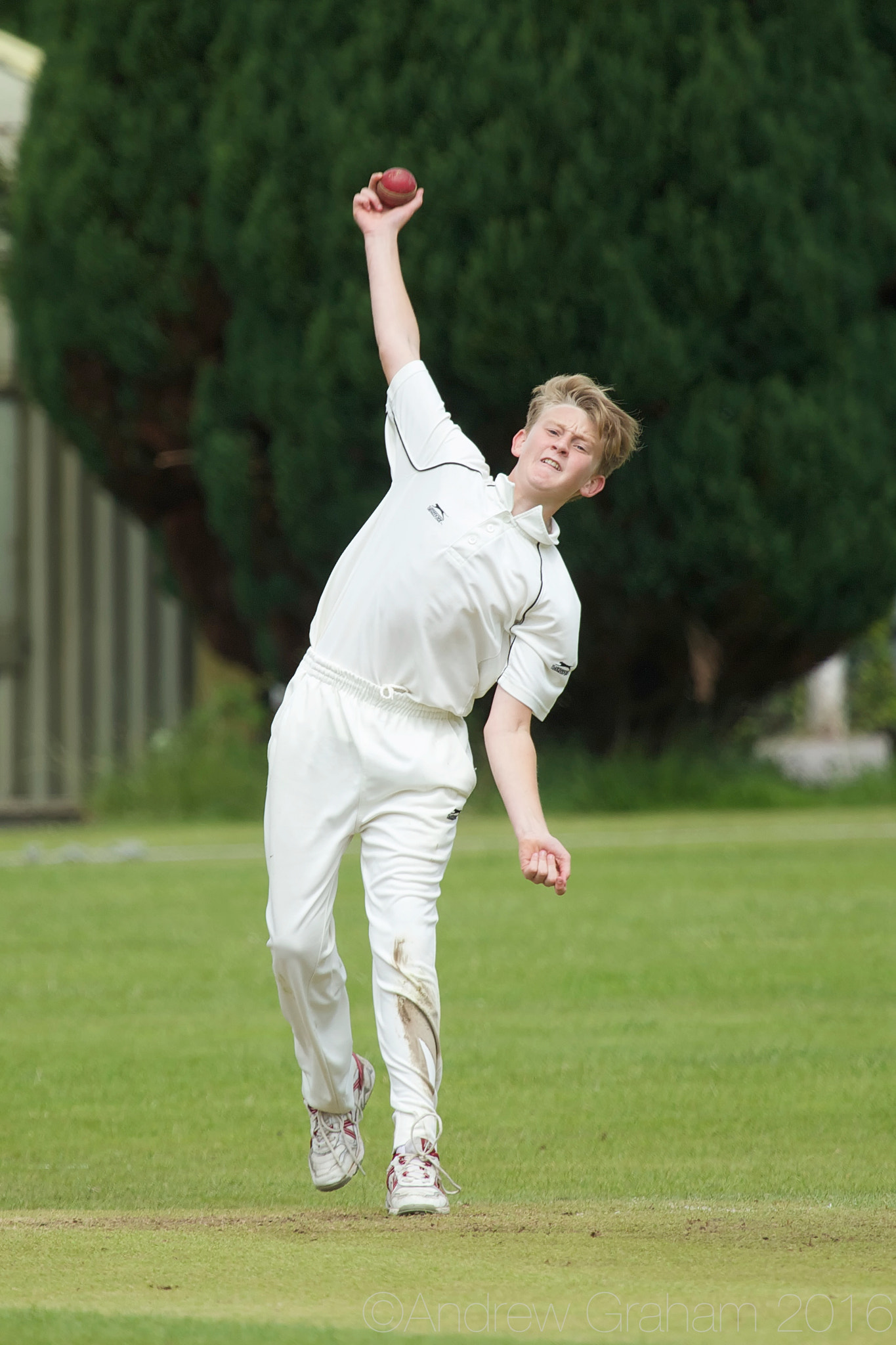 Canon EOS-1D Mark IV + Canon EF 100-400mm F4.5-5.6L IS USM sample photo. Young bowler photography
