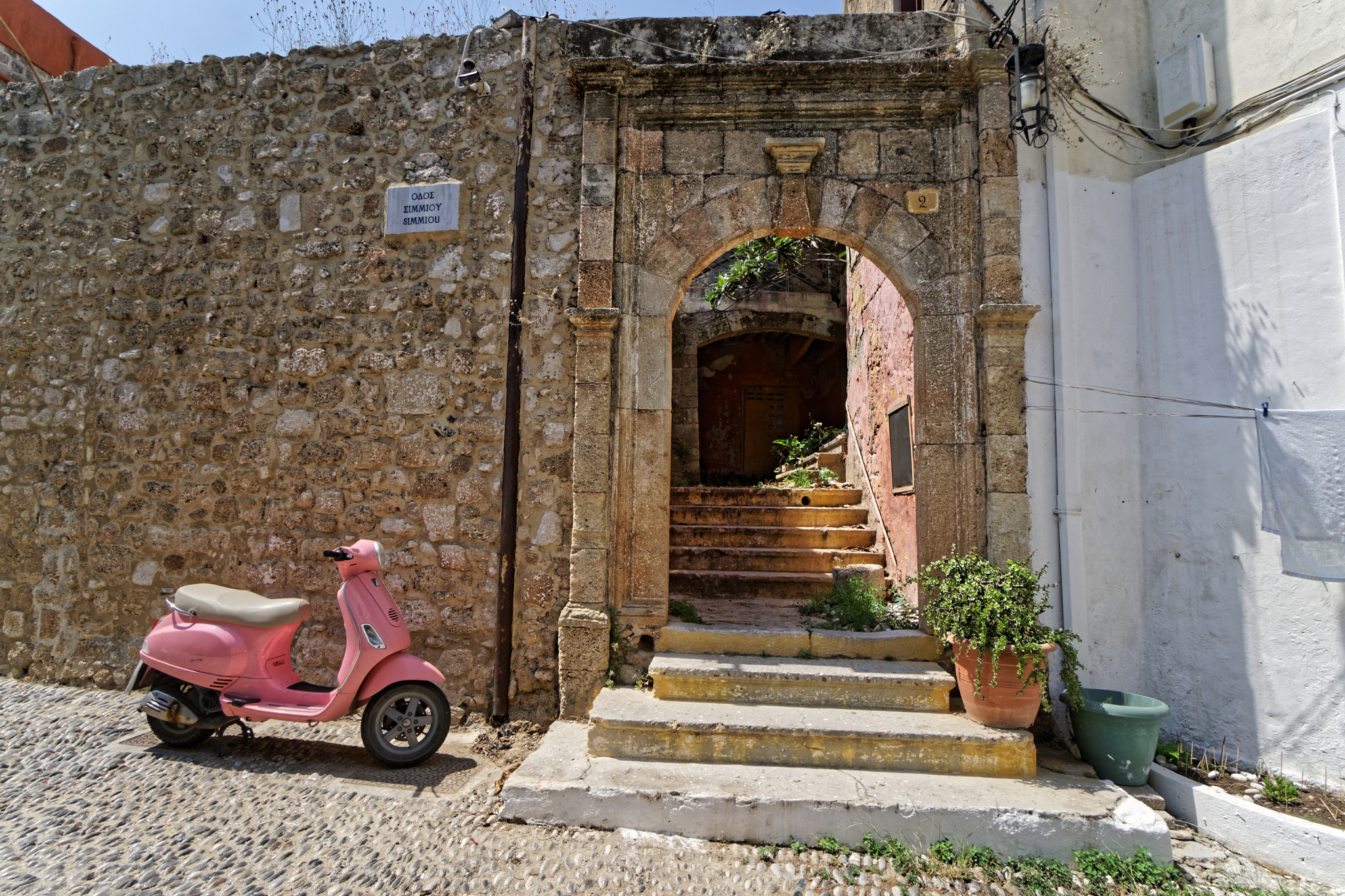 Sony a6300 + Sony E 10-18mm F4 OSS sample photo. Old and pink photography