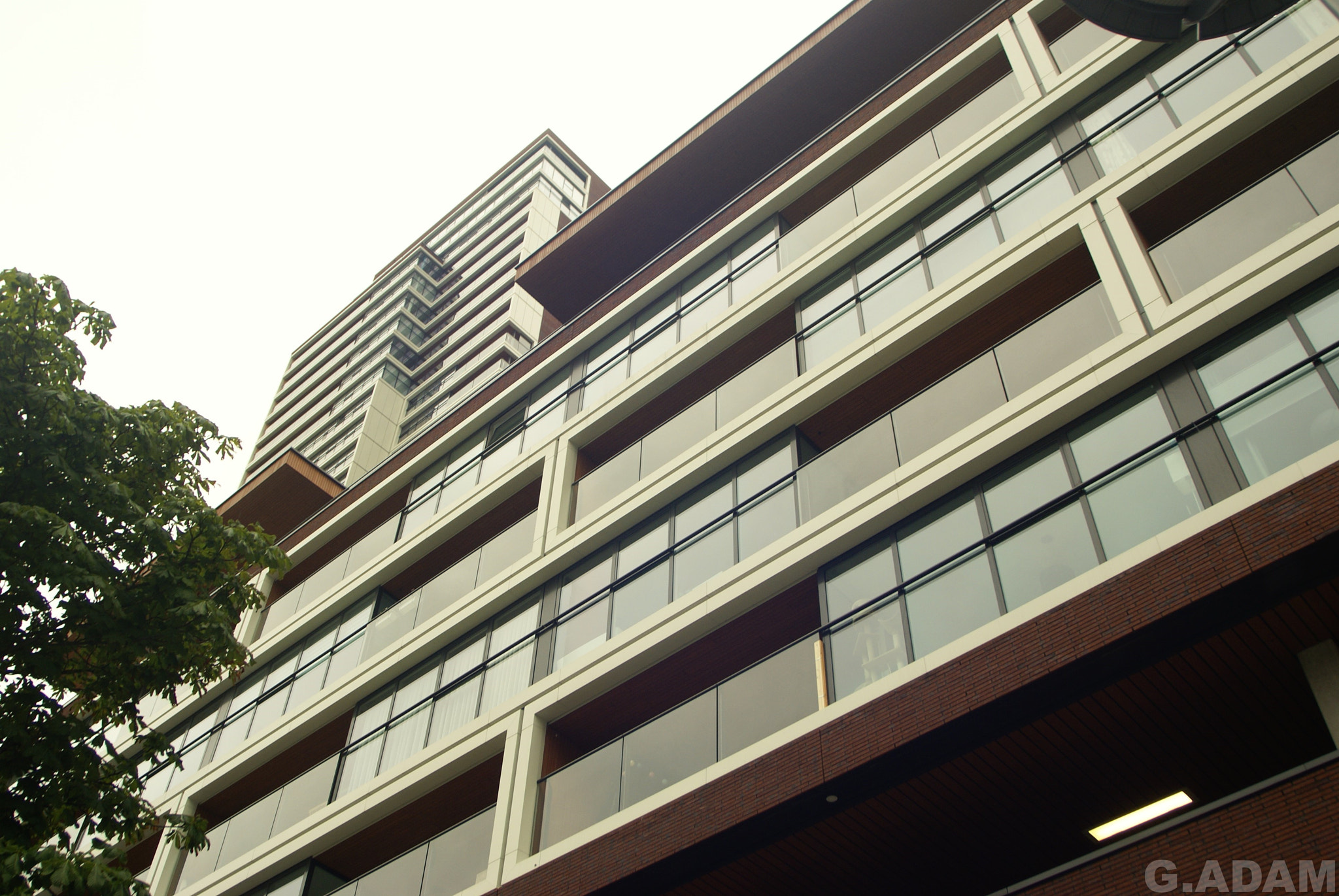 Sony Alpha DSLR-A100 + Sigma 17-35mm F2.8-4 EX Aspherical sample photo. Diagonal building photography