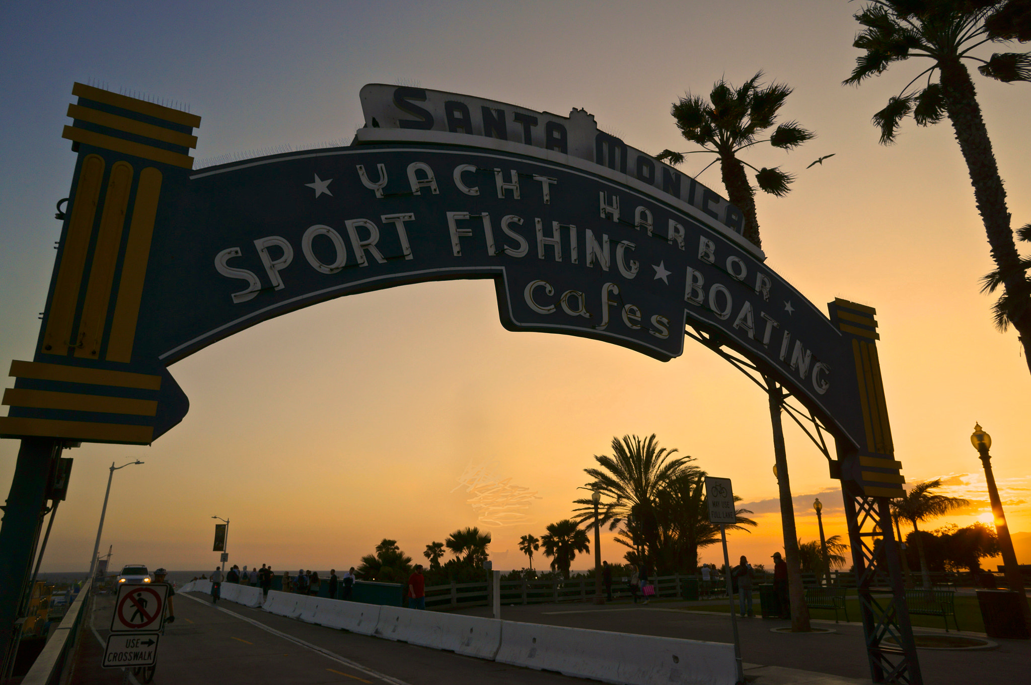 Sony Alpha NEX-F3 + Sony E 16mm F2.8 sample photo. Santa monica pier photography