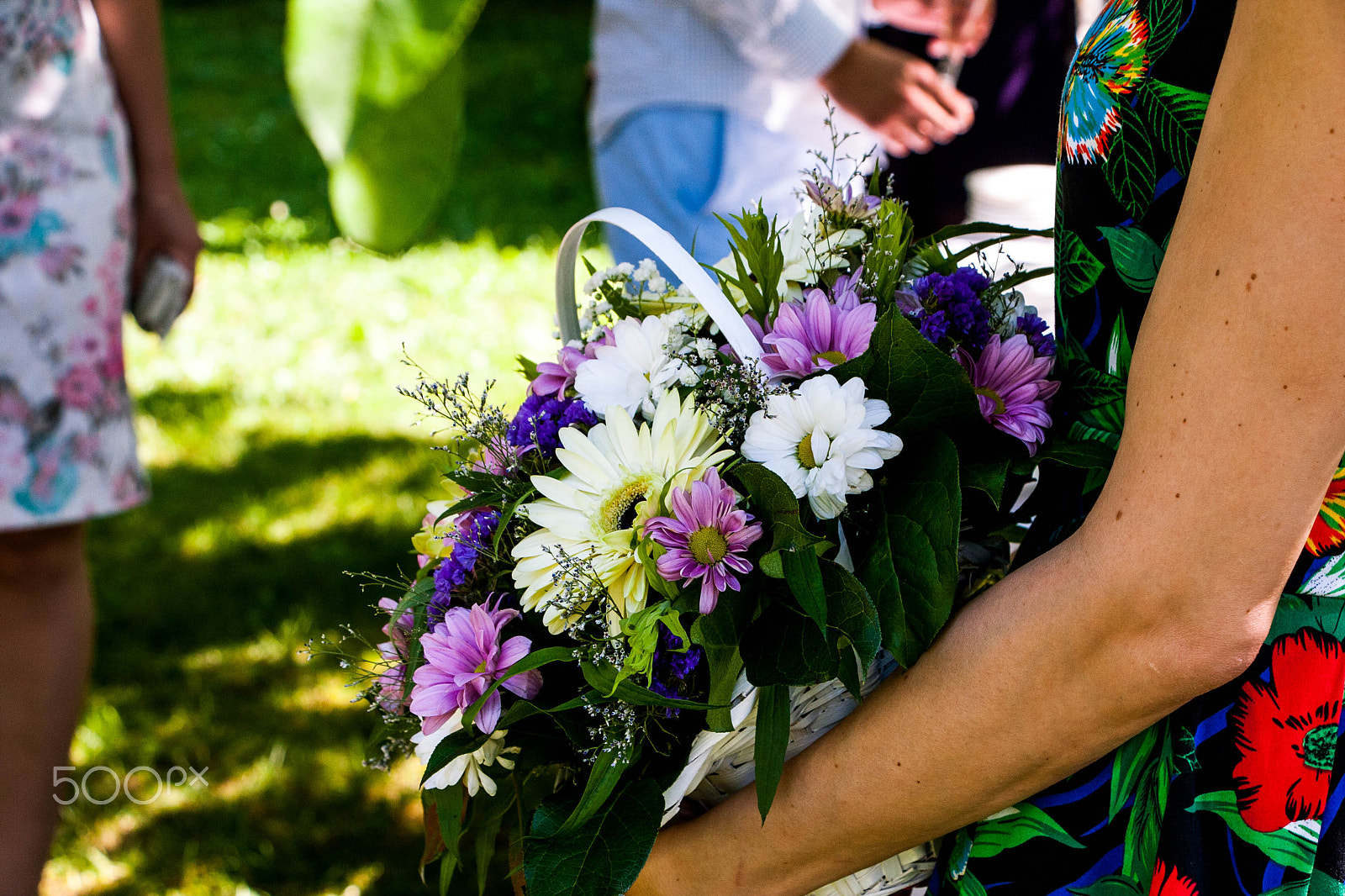 Canon EOS 40D sample photo. Girl & flowers photography