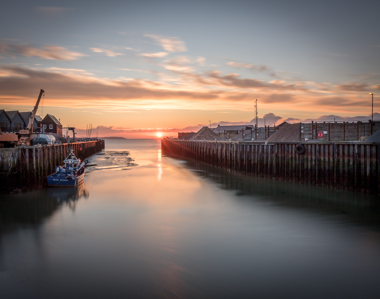 Canon EF-S 10-18mm F4.5–5.6 IS STM sample photo. Sunset at whitstable photography