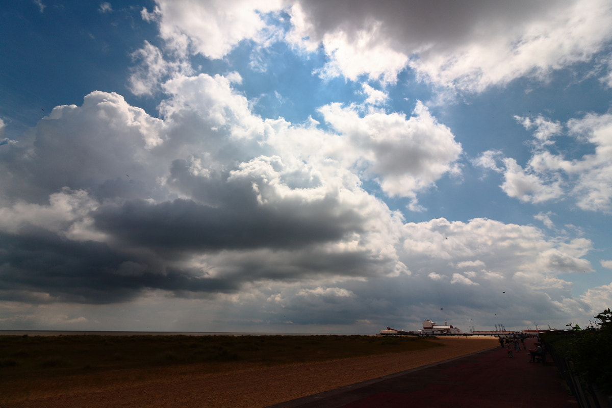 Canon EF-S 10-18mm F4.5–5.6 IS STM sample photo. Great yarmouth promenade photography
