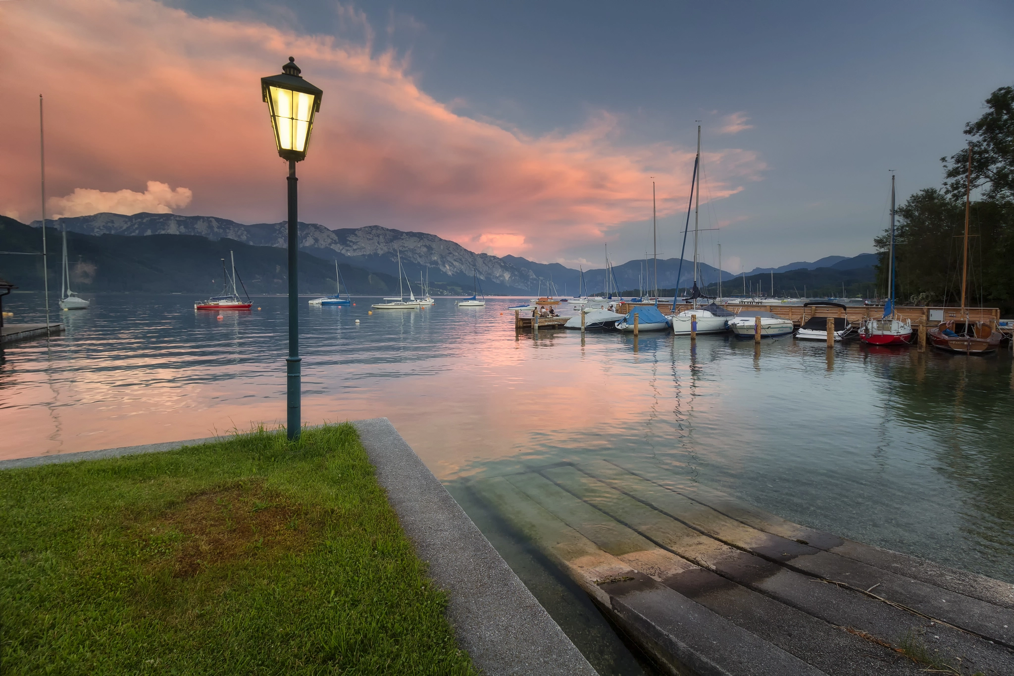 Canon EF-S 10-18mm F4.5–5.6 IS STM sample photo. -- sunset in attersee -- photography