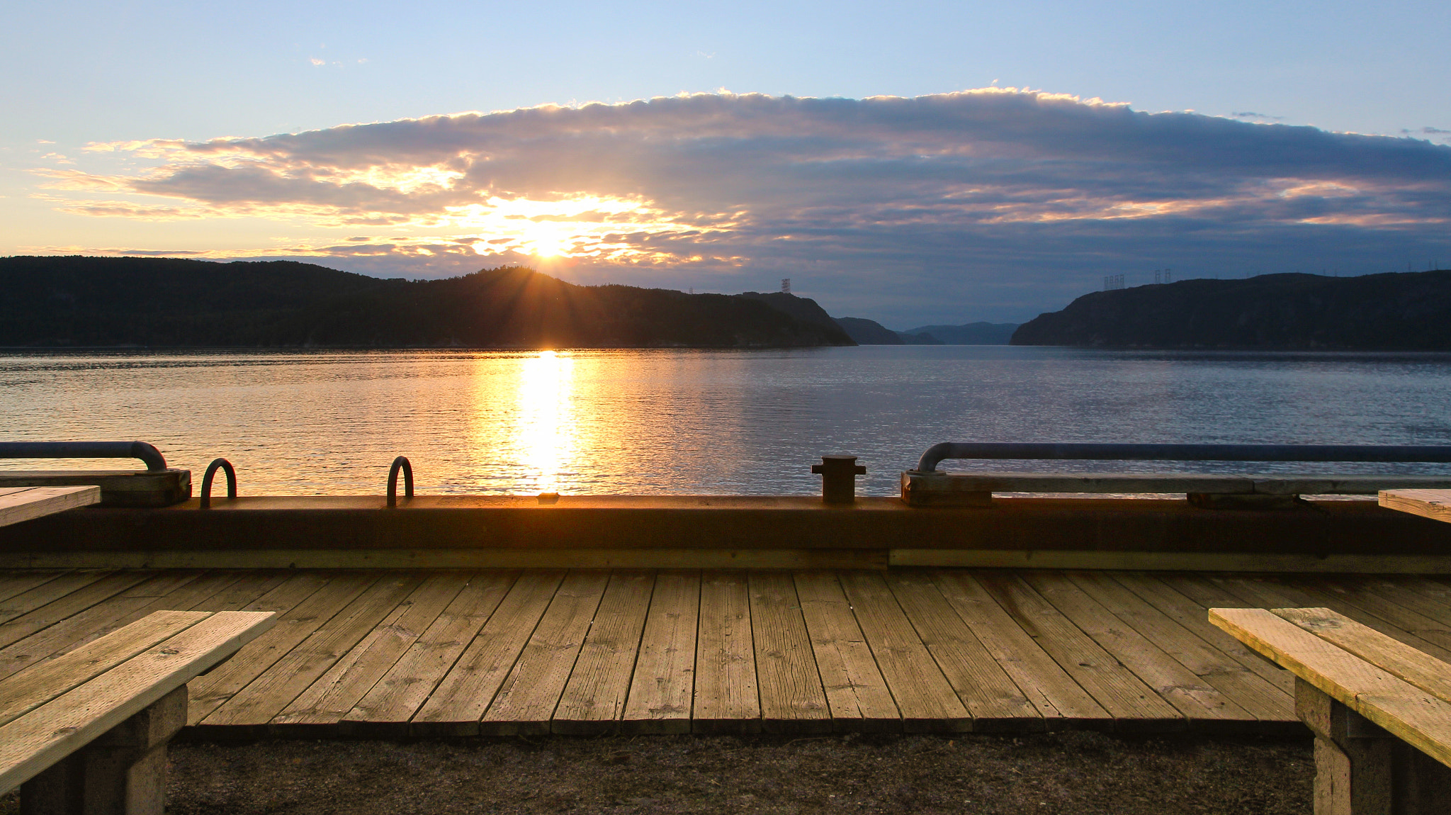 Canon EOS 600D (Rebel EOS T3i / EOS Kiss X5) + Sigma 17-50mm f/2.8 OS HSM sample photo. Coucher de soleil sur le fjord photography