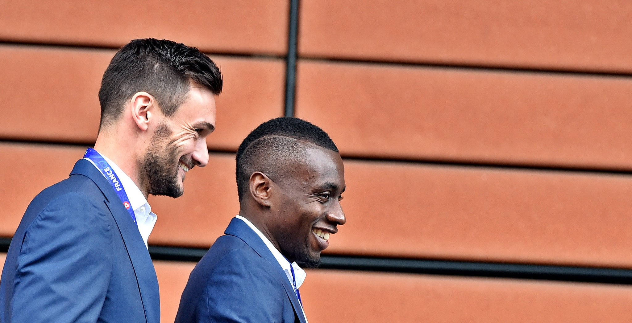 Nikon AF-S Nikkor 400mm F2.8G ED VR II sample photo. Blaise matuidi  et  hugo lloris gardien(s) les joueurs de l'équipe de france 2016 photography