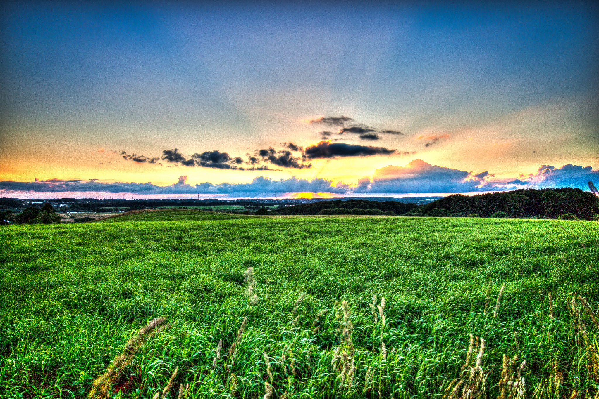 Canon EF-S 10-18mm F4.5–5.6 IS STM sample photo. Sundown rays photography