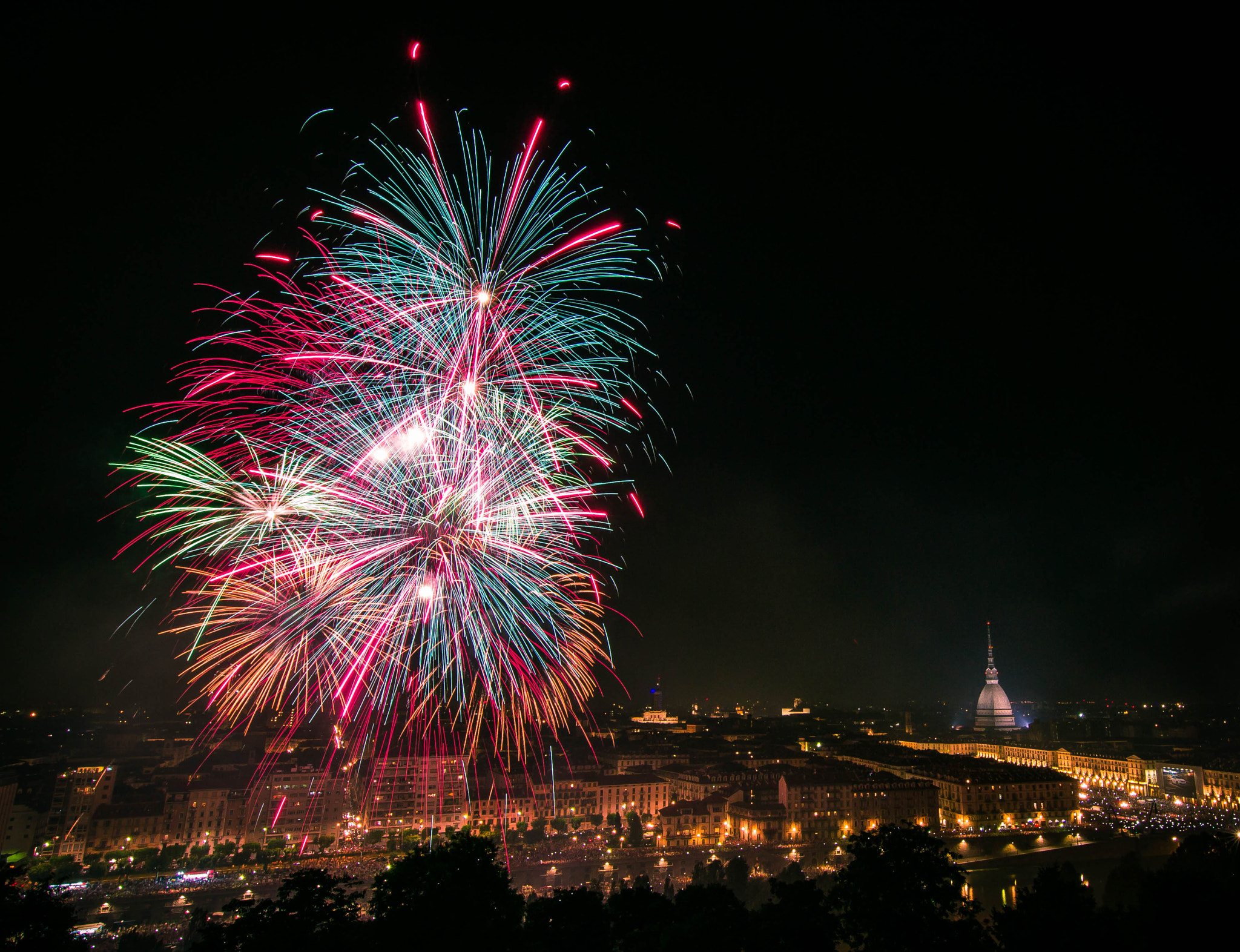 Nikon D3100 sample photo. Colorful night photography