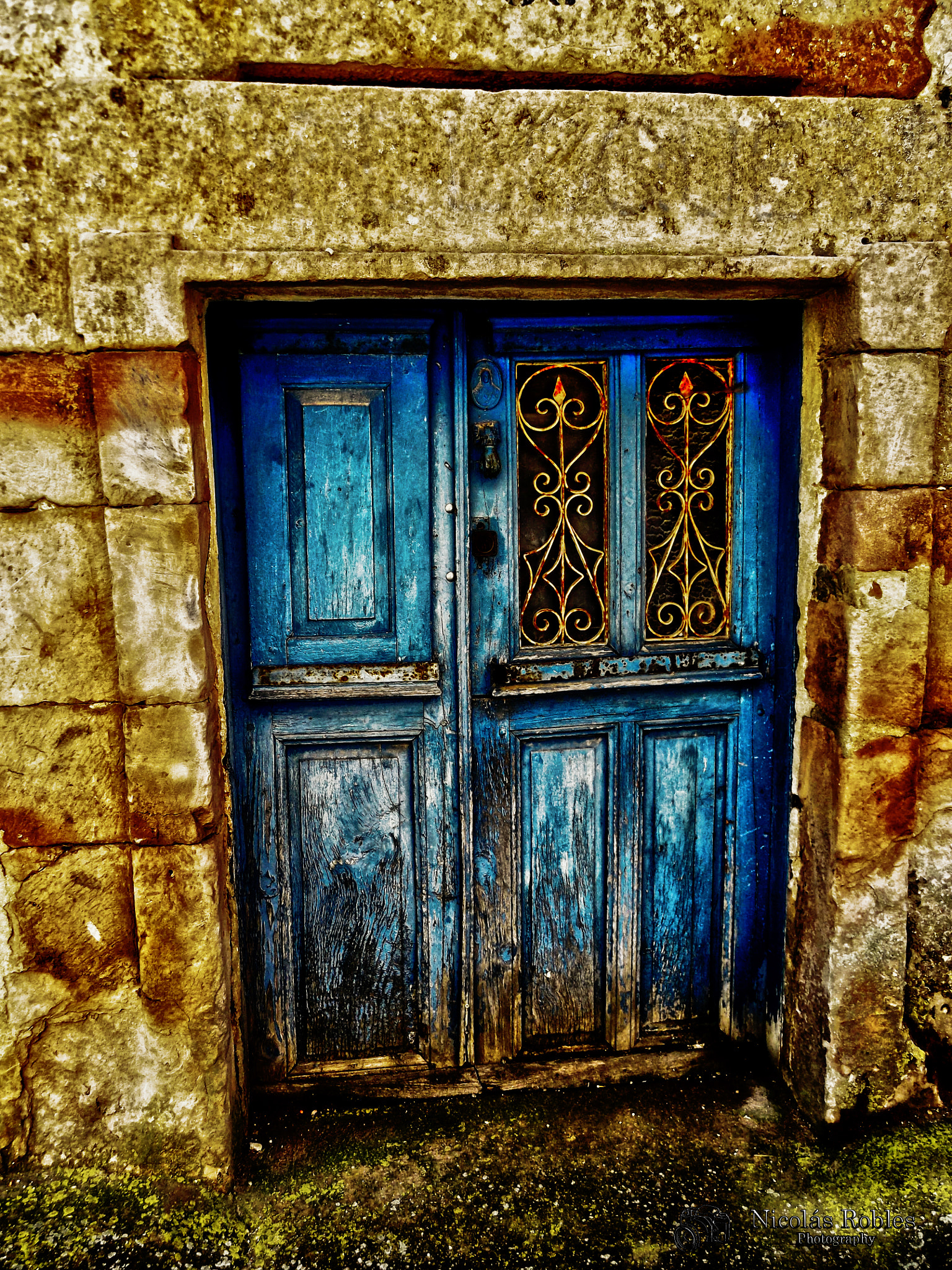 FujiFilm FinePix T200 (FinePix T205) sample photo. Antique porte photography