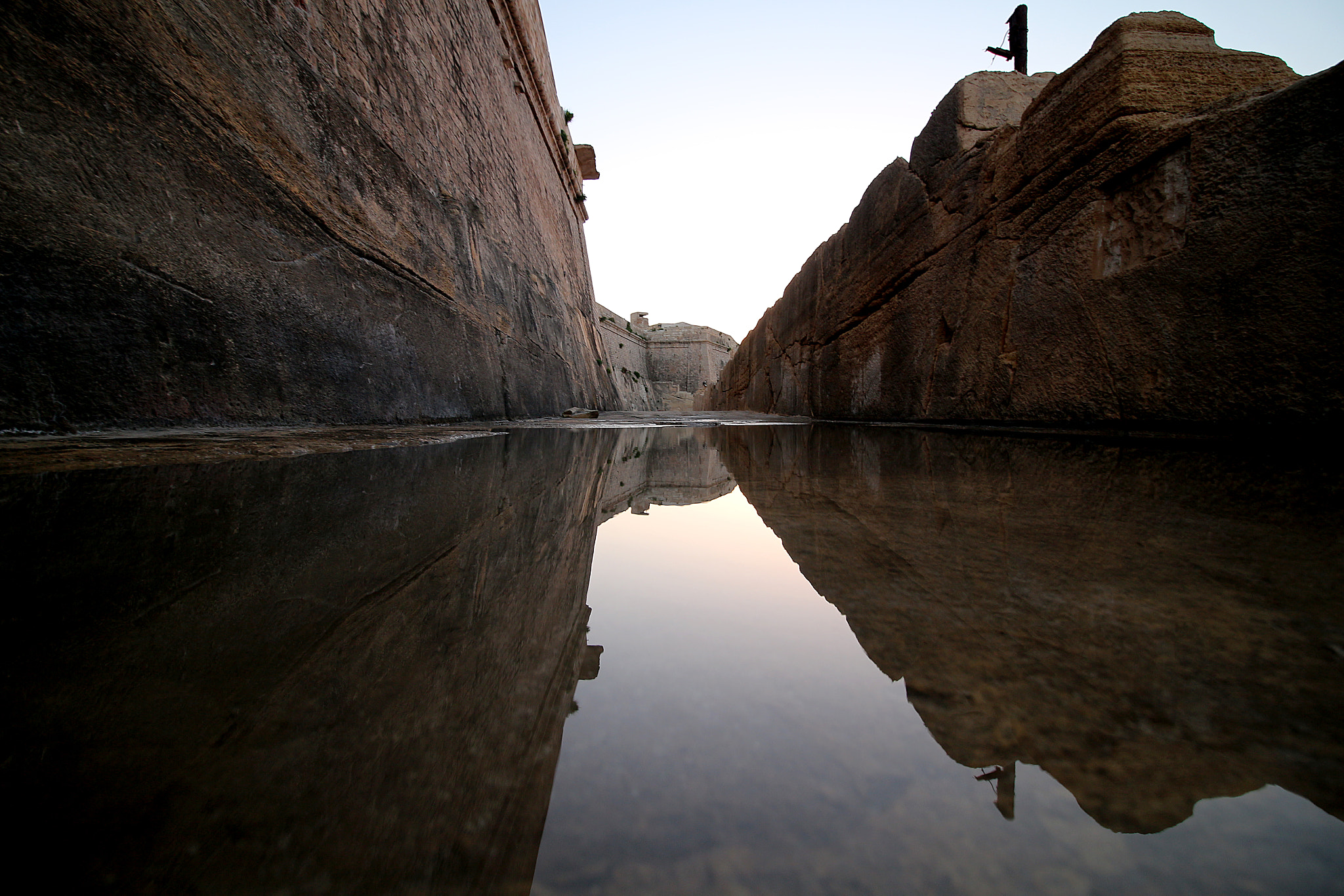 Canon EF-S 10-18mm F4.5–5.6 IS STM sample photo. Walls of valletta photography