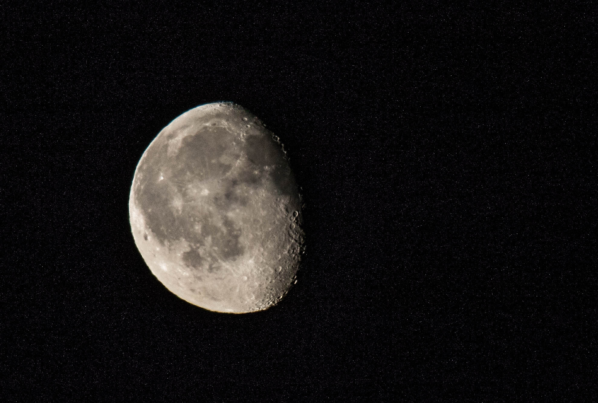 Canon EF 70-300mm F4-5.6 IS USM sample photo. Moon photography