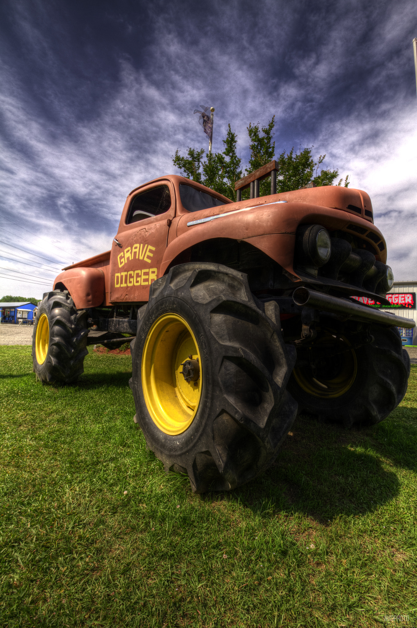 Canon EOS 7D + Canon EF-S 10-18mm F4.5–5.6 IS STM sample photo. The old grave digger photography
