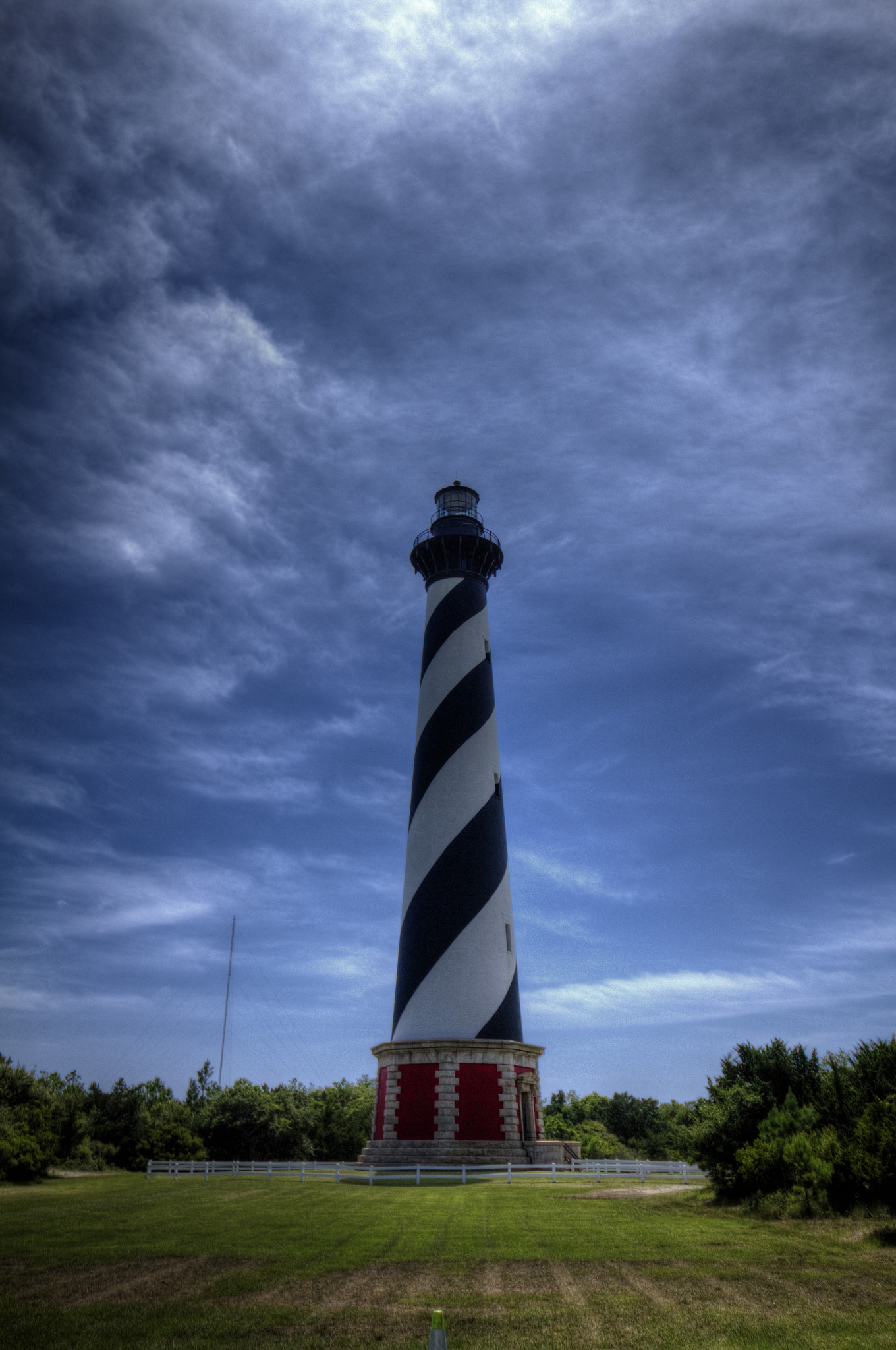 Canon EOS 7D + Canon EF-S 10-18mm F4.5–5.6 IS STM sample photo. Cape hatteras lighthouse photography