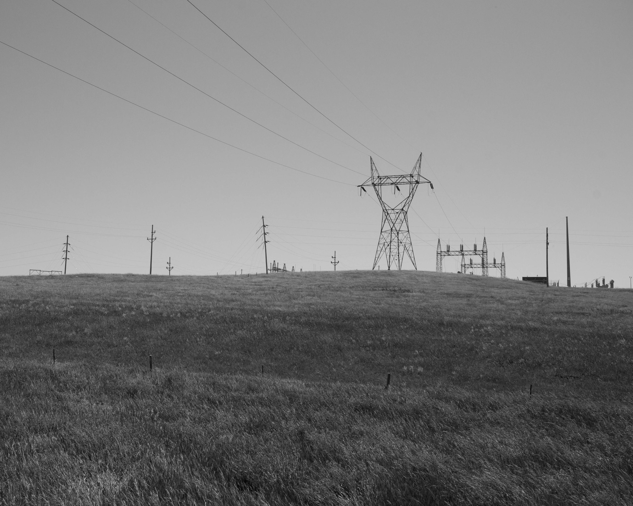 Canon EOS 650D (EOS Rebel T4i / EOS Kiss X6i) sample photo. Hill with electric lines photography