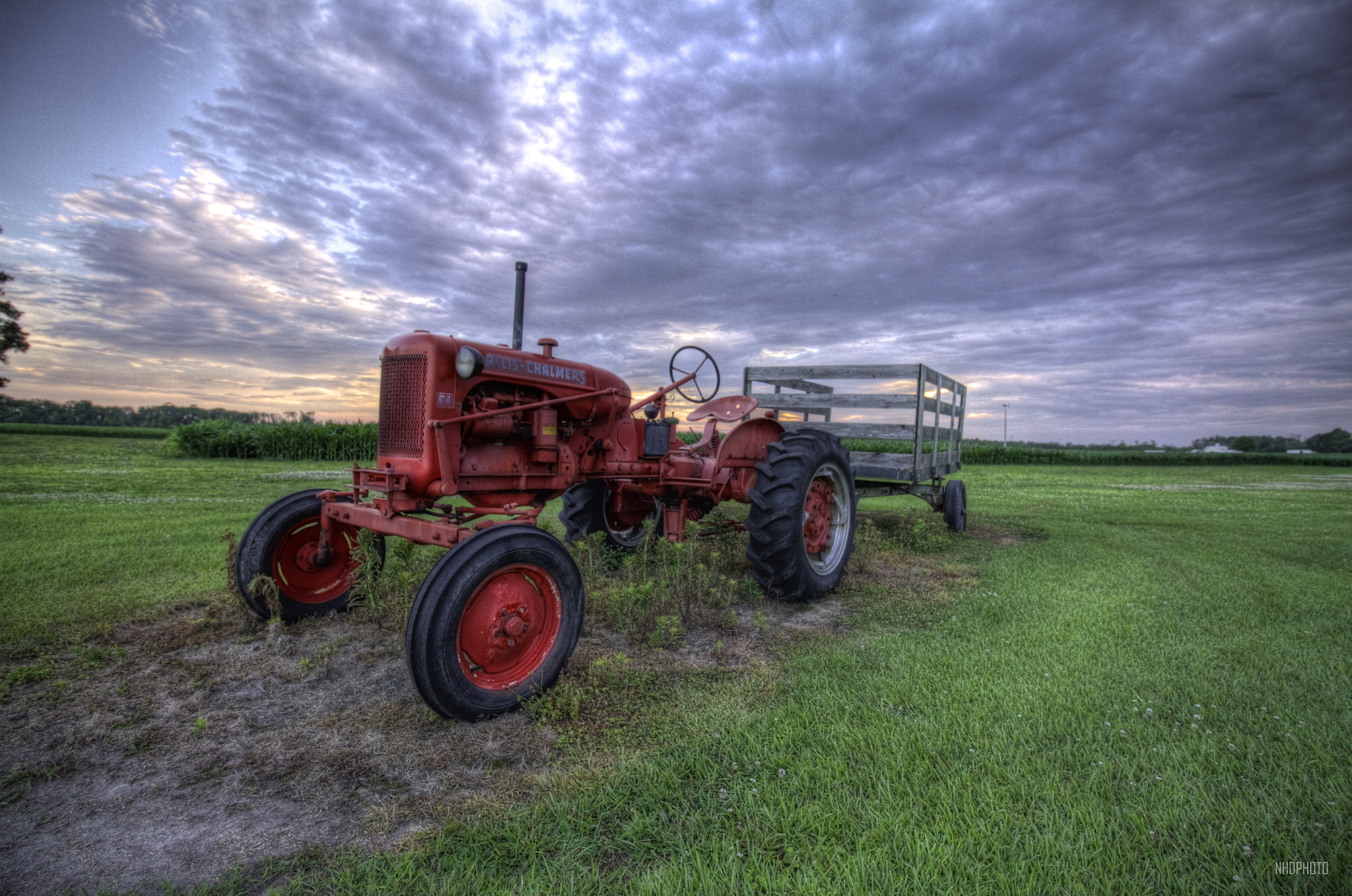 Canon EOS 7D + Canon EF-S 10-18mm F4.5–5.6 IS STM sample photo. Tractor at sunset photography