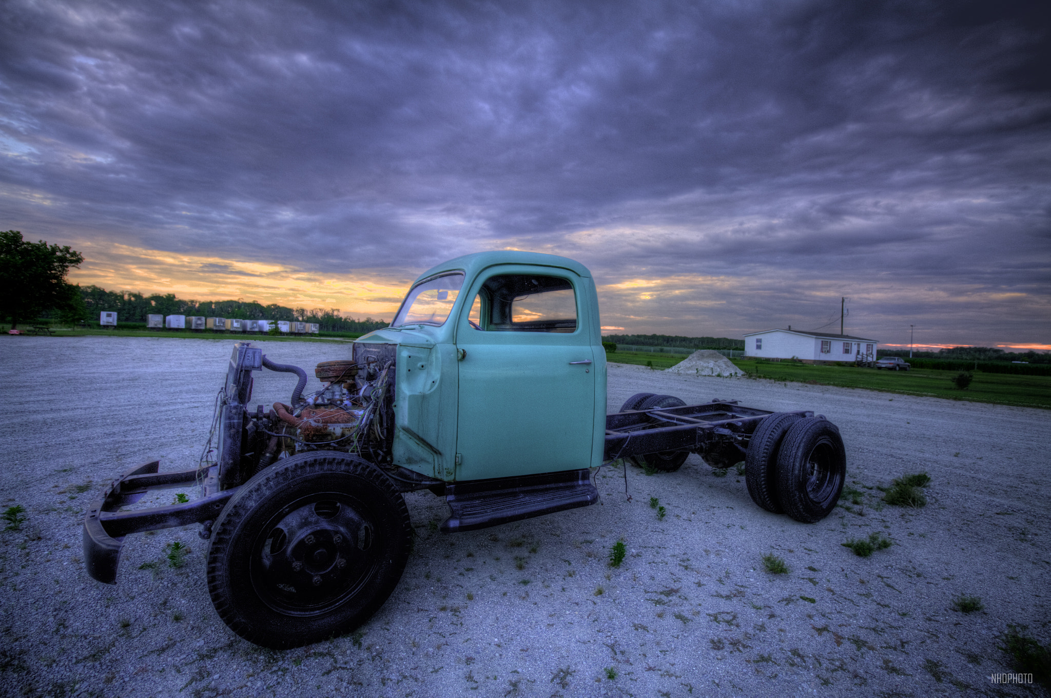 Canon EOS 7D + Canon EF-S 10-18mm F4.5–5.6 IS STM sample photo. Old truck at sunset photography