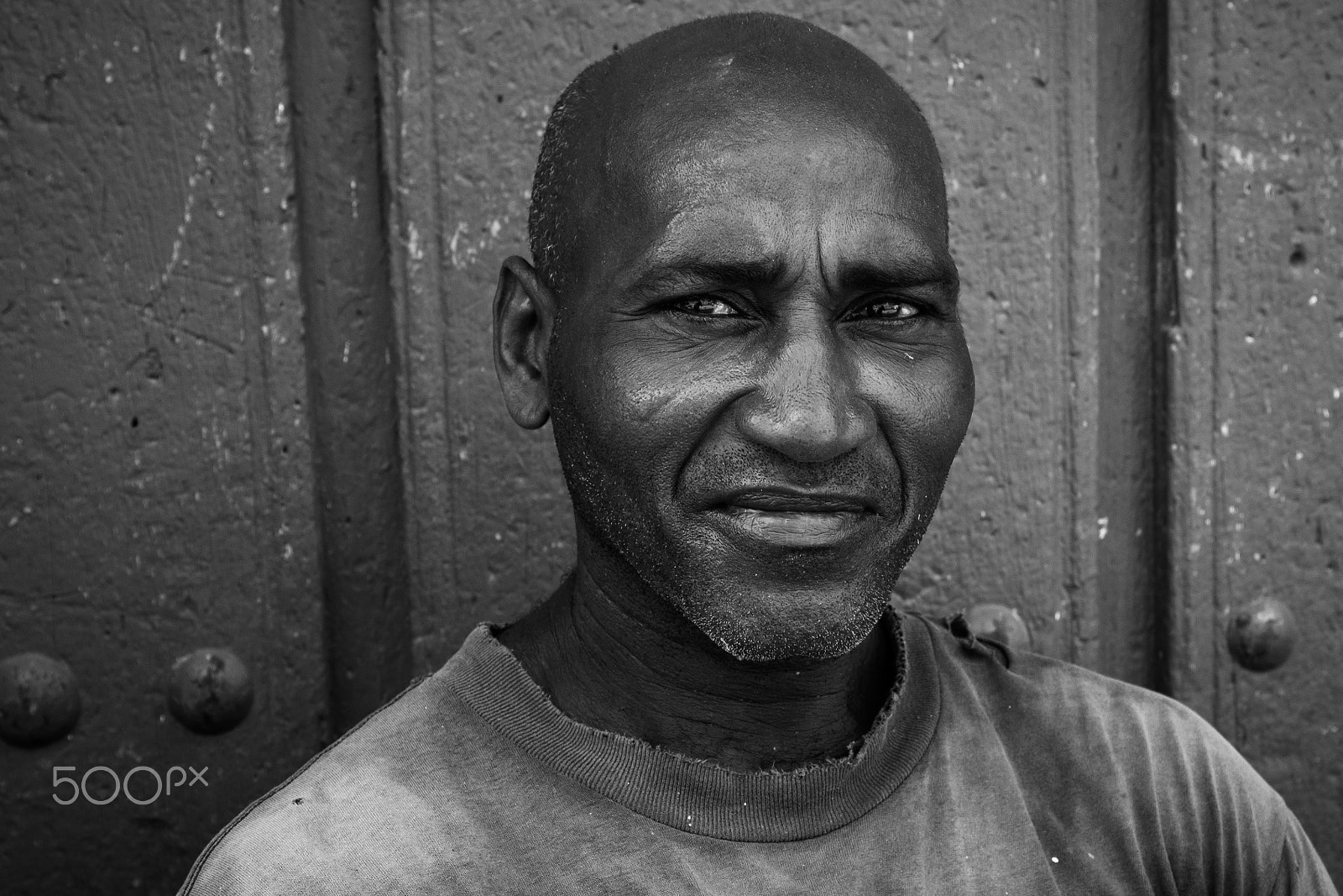 Canon EF 16-35mm F4L IS USM sample photo. Cuban worker.jpg photography