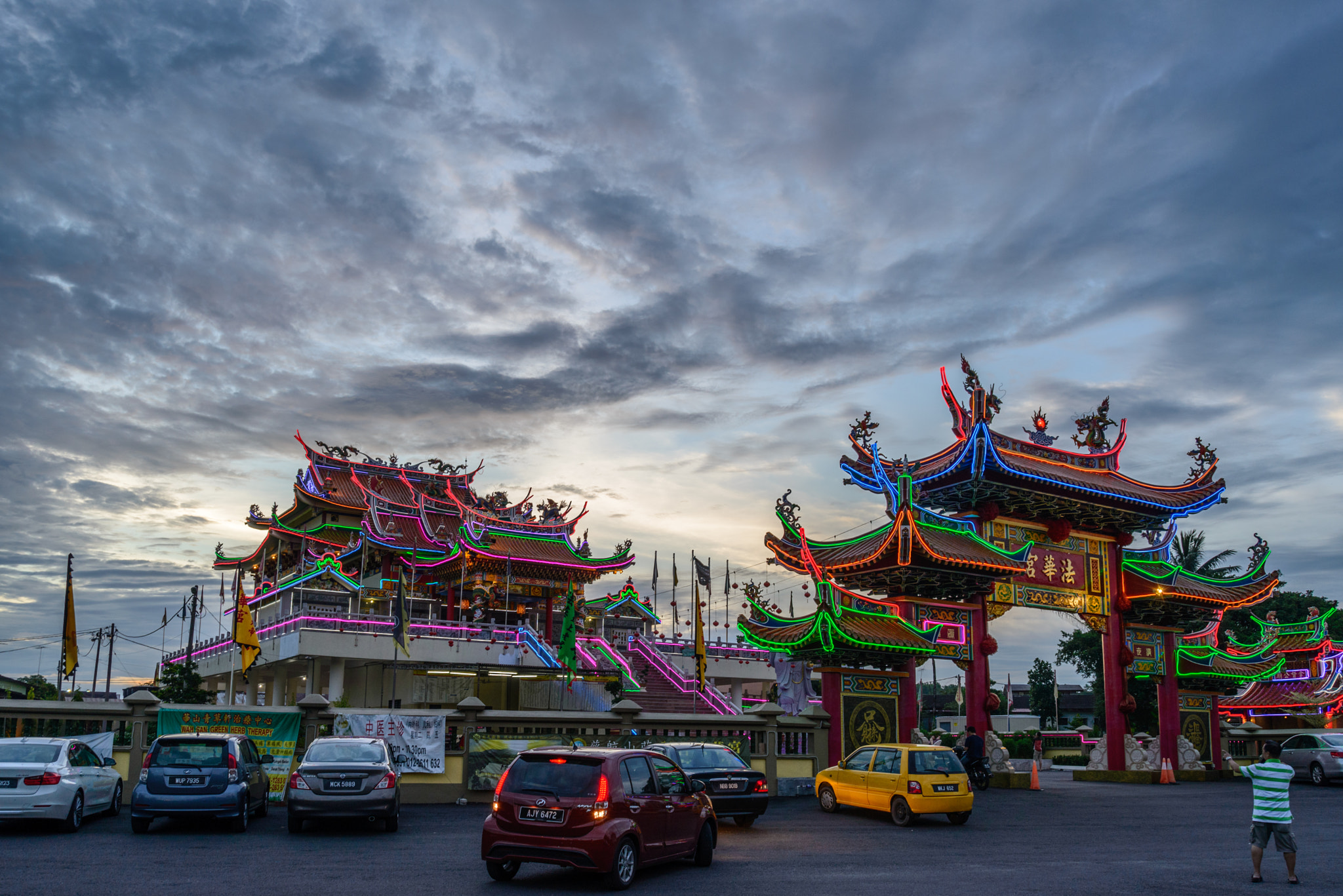 Nikon D610 + AF Zoom-Nikkor 28-80mm f/3.3-5.6G sample photo. Cloudy sunset at the temple photography