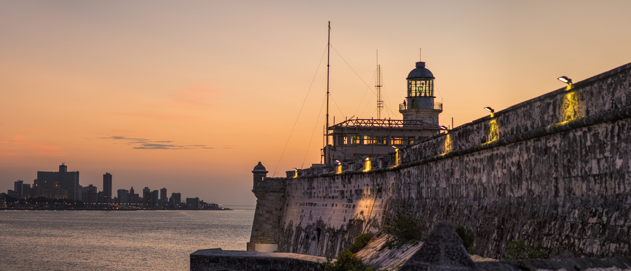 Nikon Df + Nikon AF-S Nikkor 85mm F1.8G sample photo. Sunset over havana photography