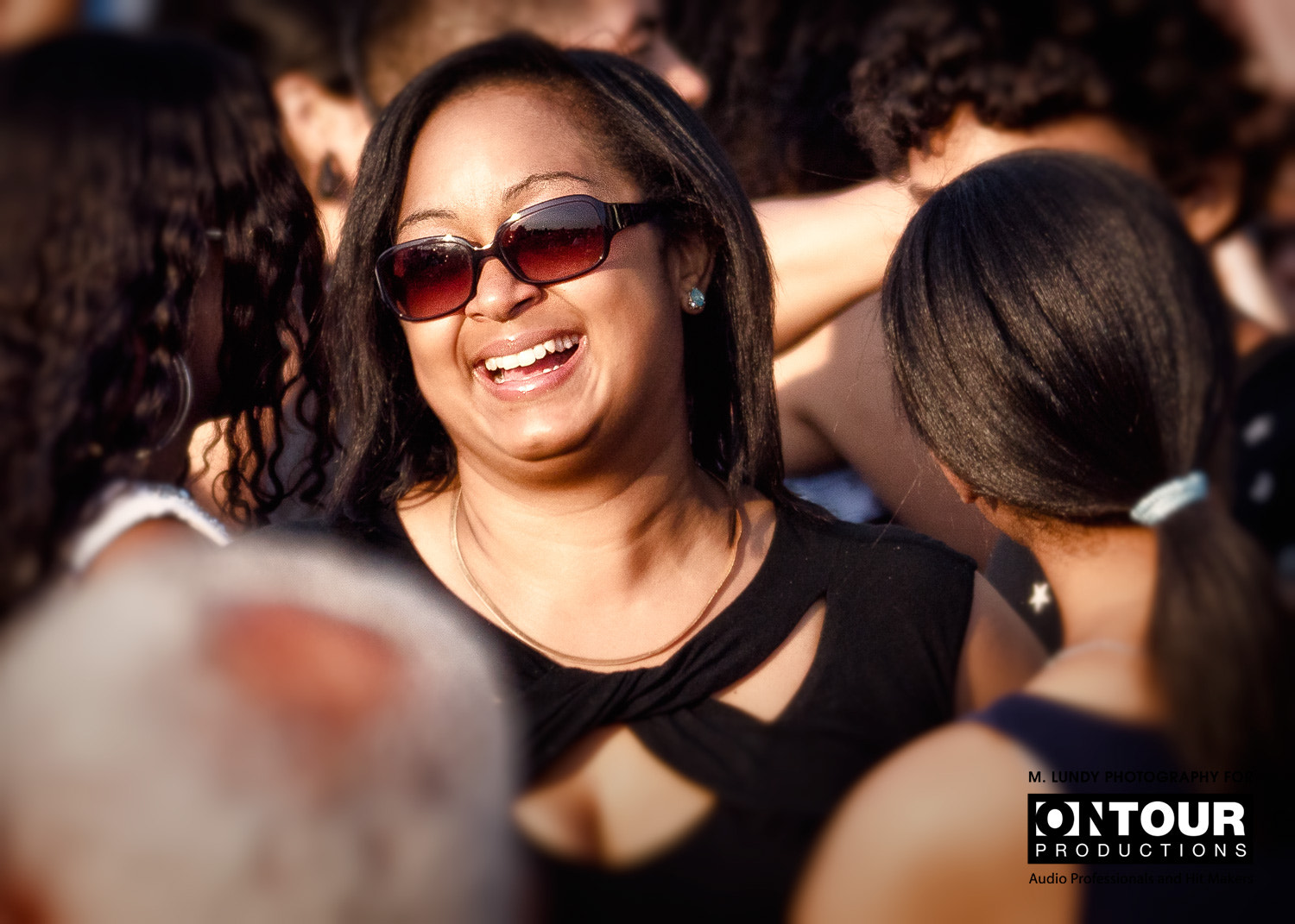 Panasonic Lumix DMC-GH4 + Sigma 55-200mm F4-5.6 DC sample photo. Walking against the crowd at sunset photography