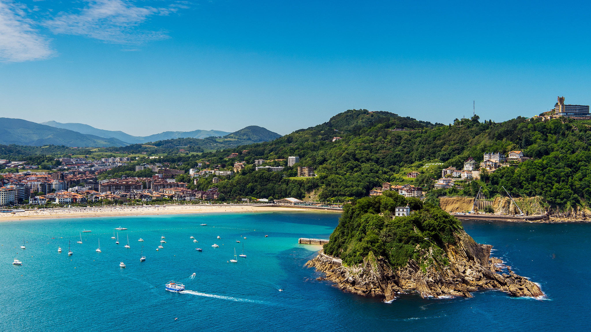 Nikon AF-S Nikkor 24-70mm F2.8E ED VR sample photo. Postcard greetings from san sebastian photography