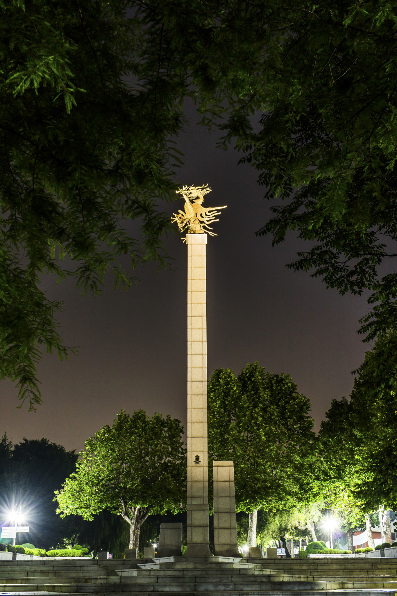 Canon EF-S 24mm F2.8 STM sample photo. The dragon statue photography