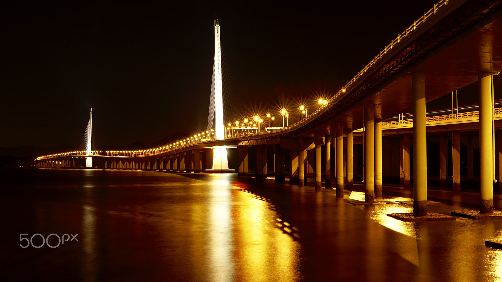 Sony a6300 + Sigma 30mm F1.4 DC DN | C sample photo. Golden bridge photography