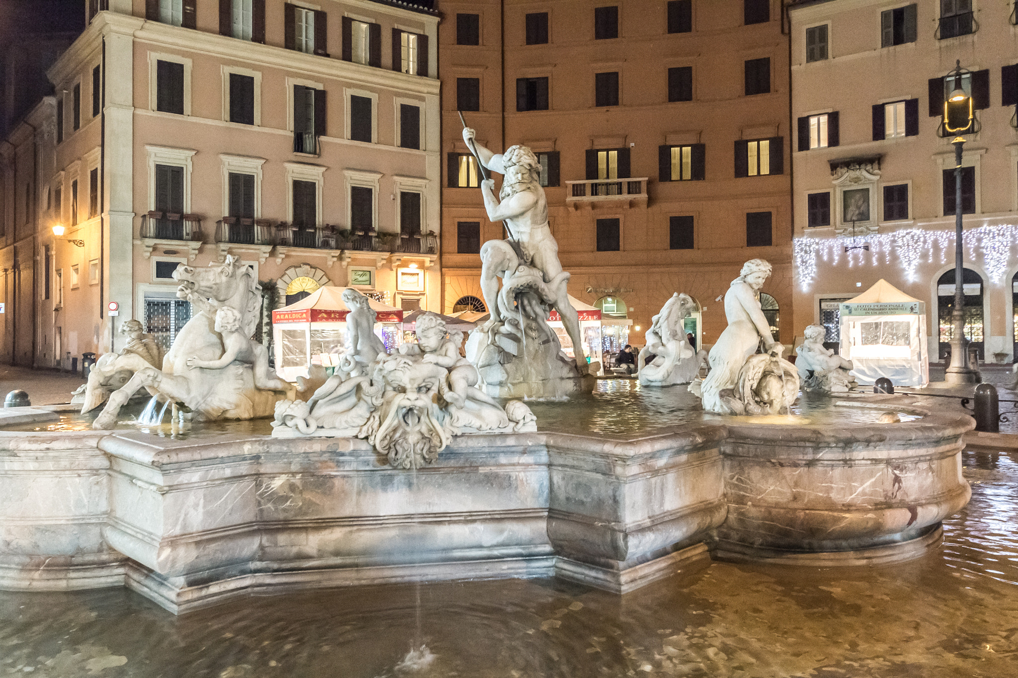 Sigma 8-16mm F4.5-5.6 DC HSM sample photo. Statues of piazza navona photography