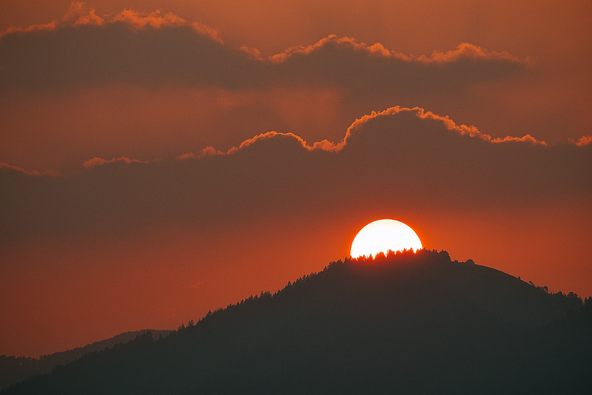 Olympus PEN-F sample photo. Sundown monte isola photography