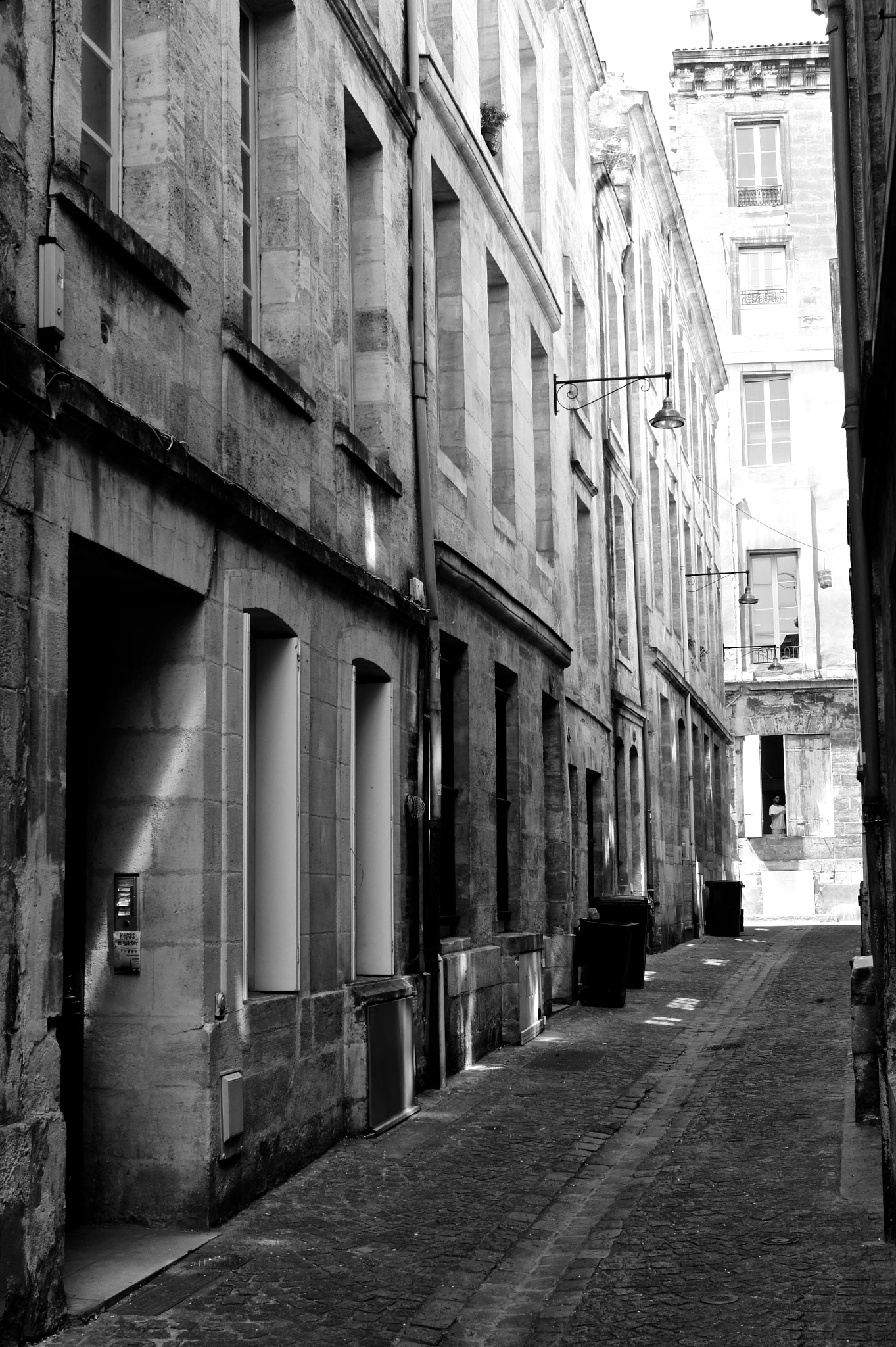 Sony Alpha DSLR-A450 + Sony DT 18-55mm F3.5-5.6 SAM sample photo. Backstreets of bordeaux photography