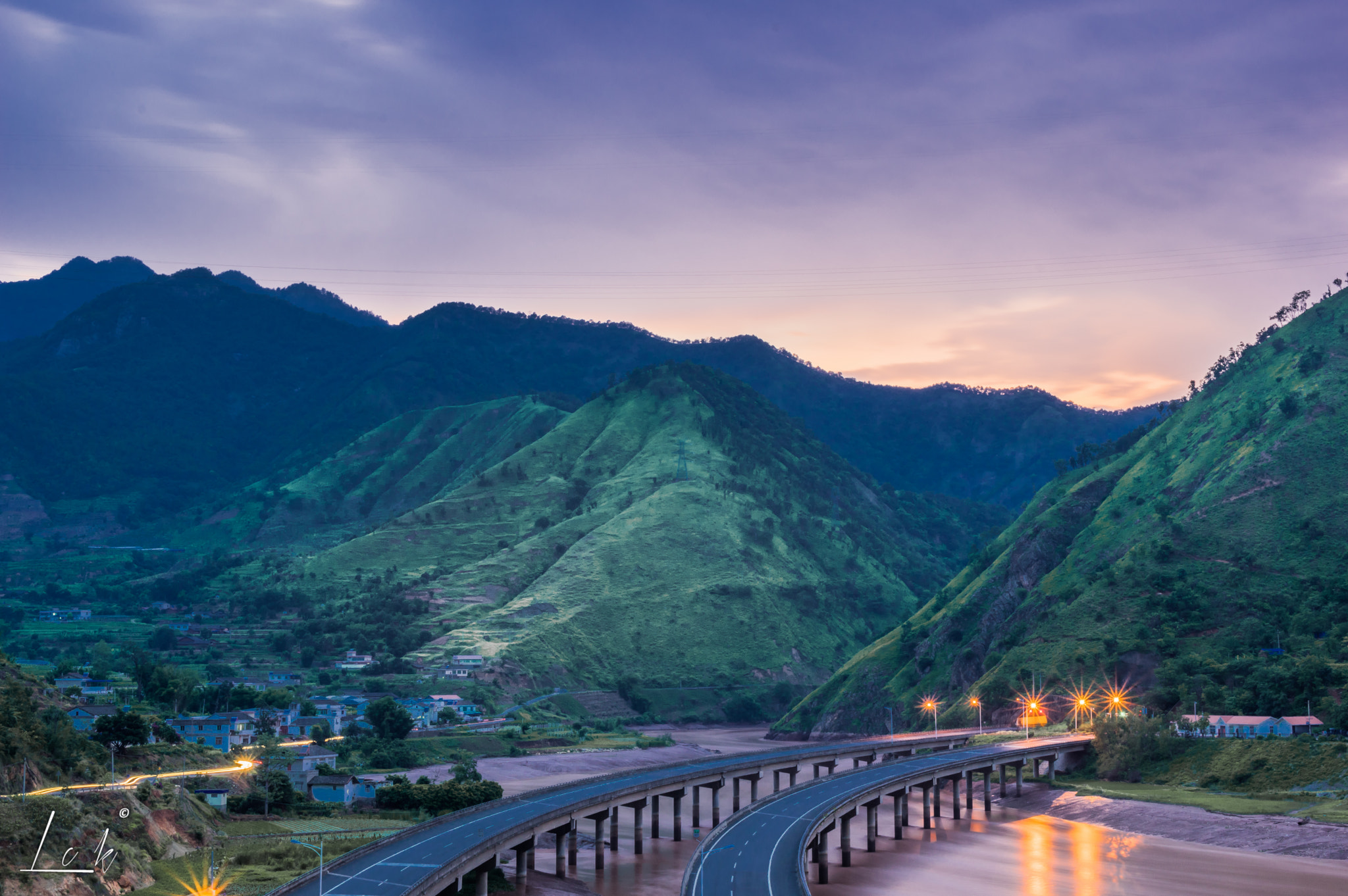 Pentax smc DA 17-70mm F4.0 AL (IF) SDM sample photo. Mountain river highway photography