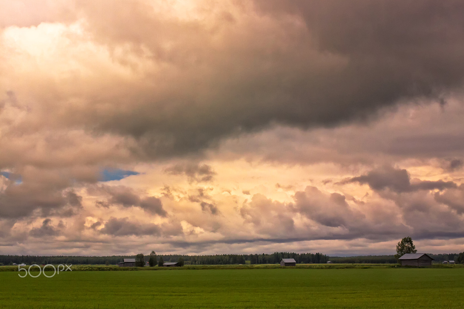 Canon EOS 50D + Canon EF 40mm F2.8 STM sample photo. Evening sun through the clouds photography