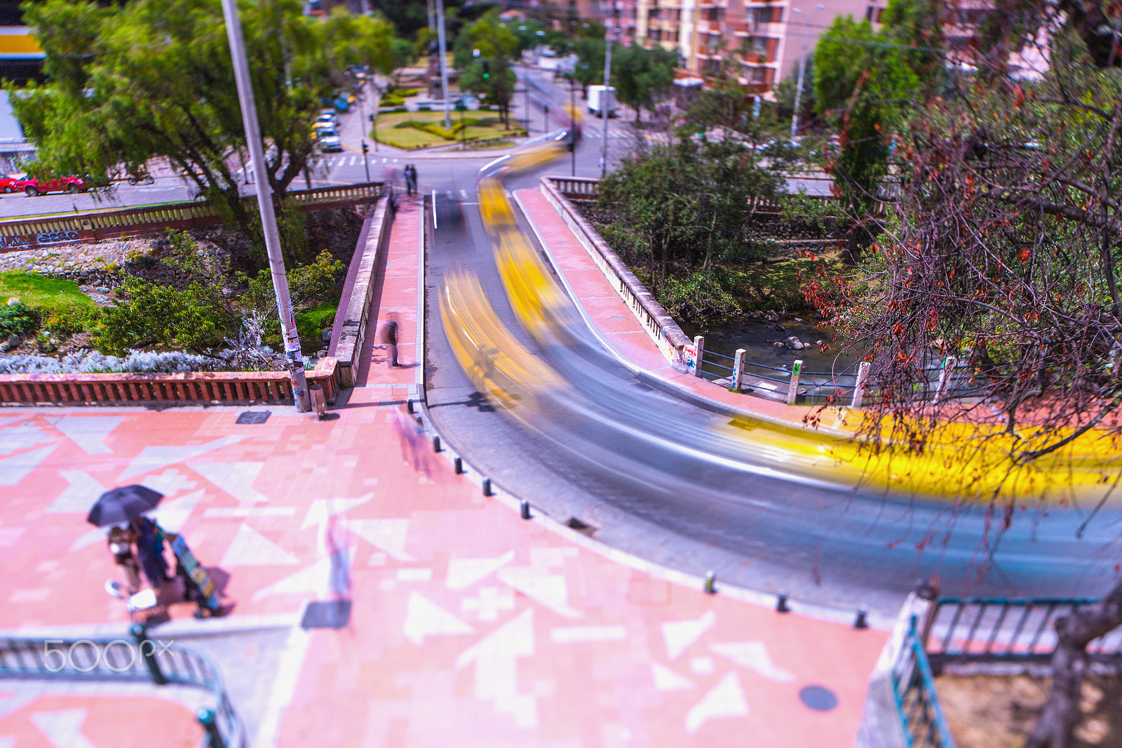 Canon TS-E 24.0mm f/3.5 L II sample photo. Cuenca. ecuador. cars photography