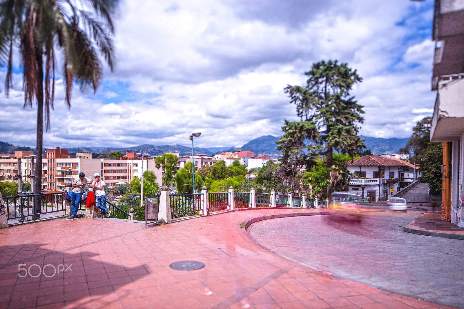 Canon TS-E 24.0mm f/3.5 L II sample photo. Cuenca. ecuador. city life photography