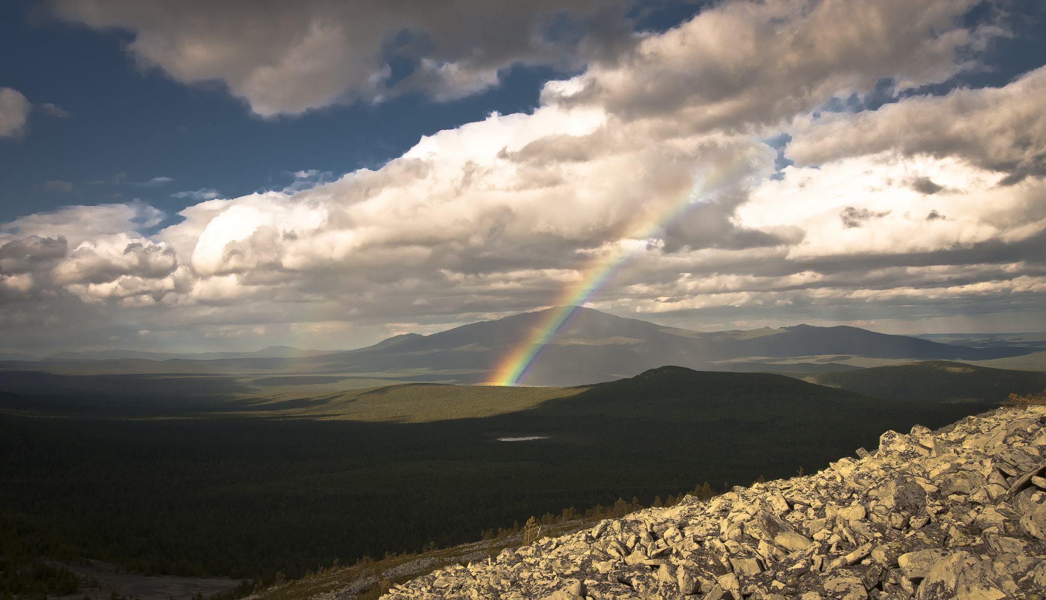 Canon EOS 40D + Sigma 20mm EX f/1.8 sample photo. Northern rainbow photography