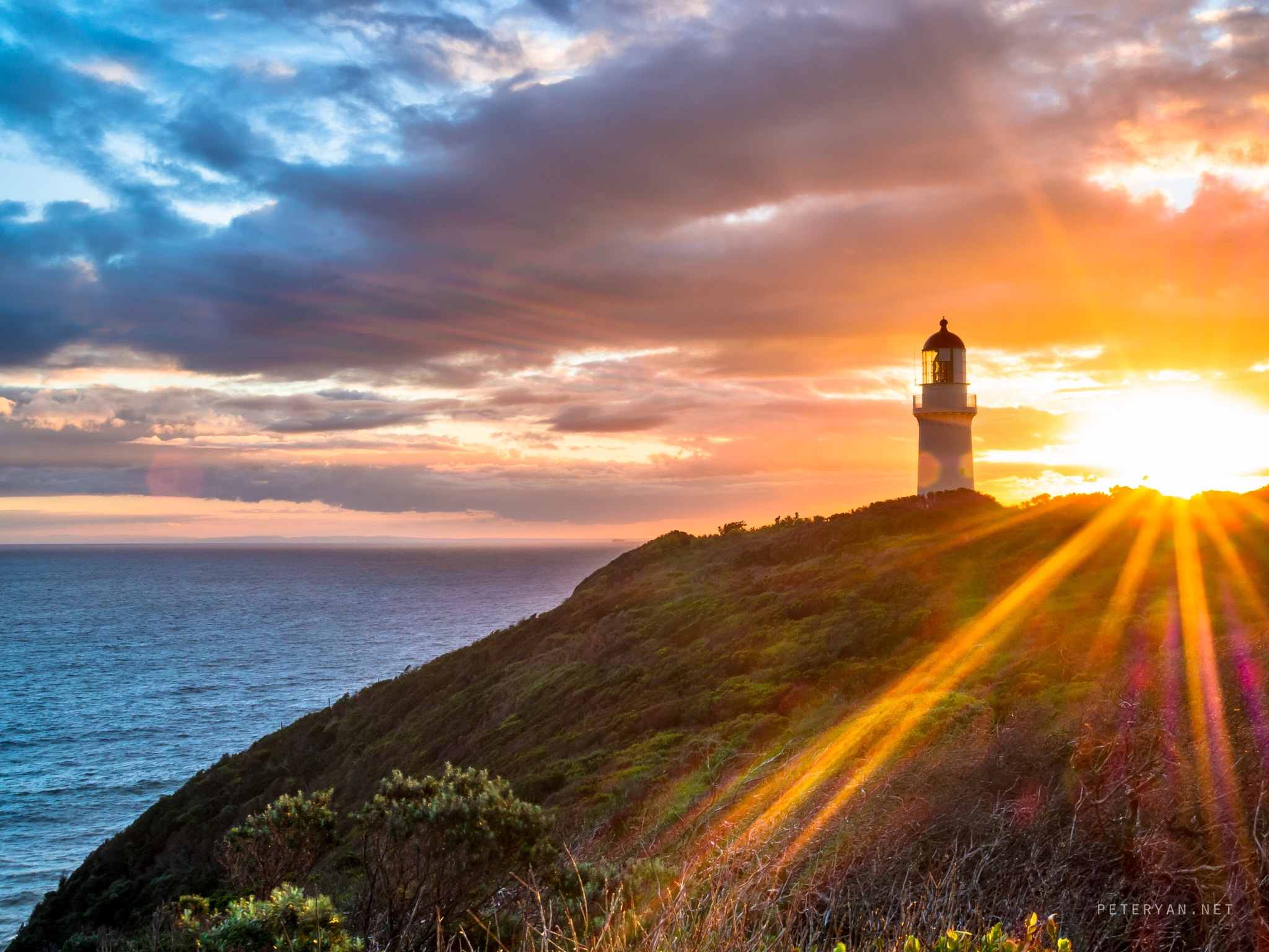 Olympus OM-D E-M10 + Olympus M.Zuiko Digital 25mm F1.8 sample photo. Lighthouse in sunset photography