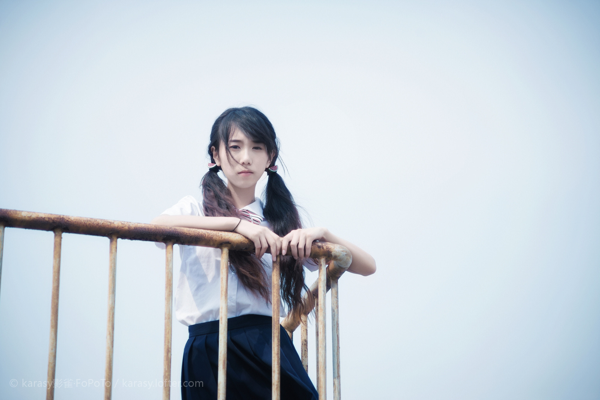 Nikon D610 + AF Zoom-Nikkor 70-210mm f/4 sample photo. 天台的少女 photography