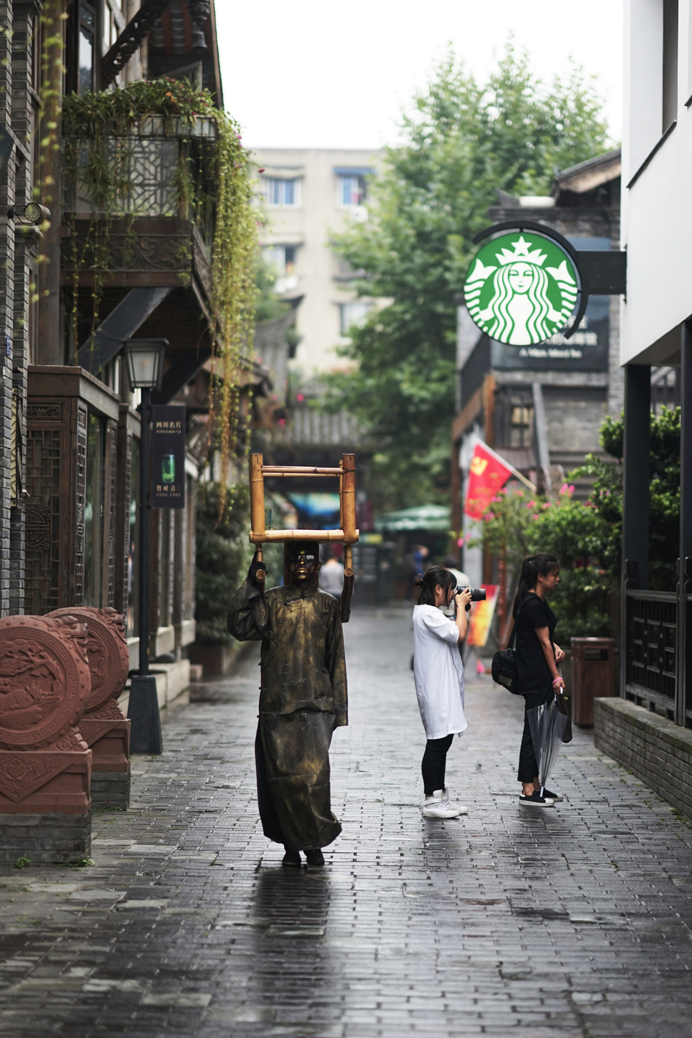 Sony a7 + Sony FE 85mm F1.4 GM sample photo. Job in holiday photography
