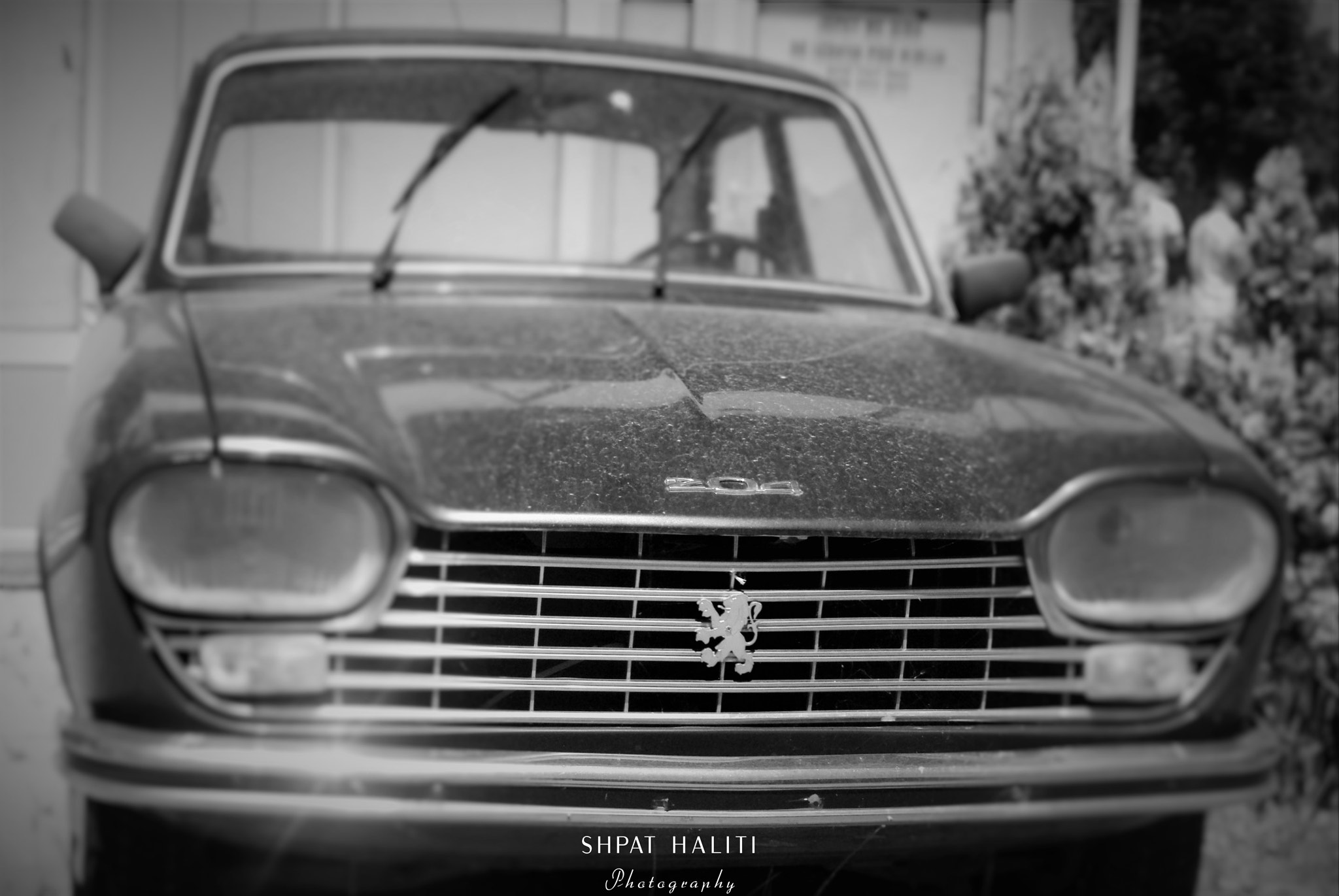 Pentax K200D sample photo. An old peugeot car photography