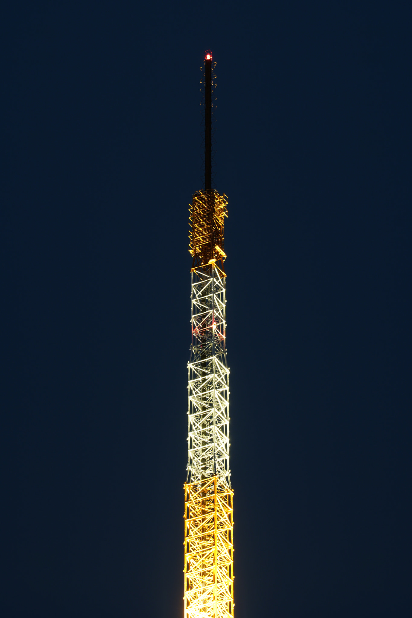 Sony a6300 + Sony FE 70-200mm F4 G OSS sample photo. Top of tokyo tower photography