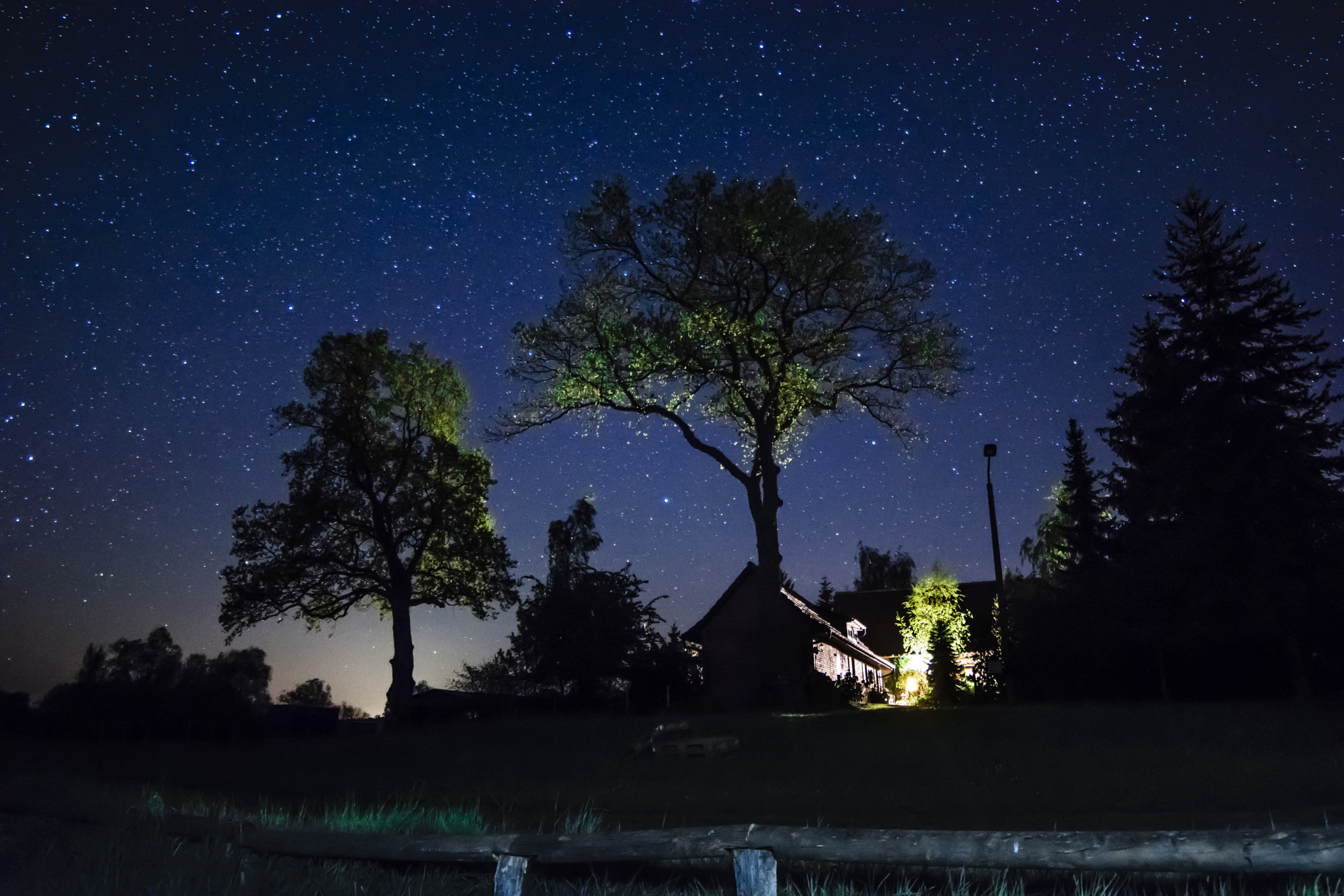 Nikon D5300 + Samyang 14mm F2.8 ED AS IF UMC sample photo. Cabin at night photography