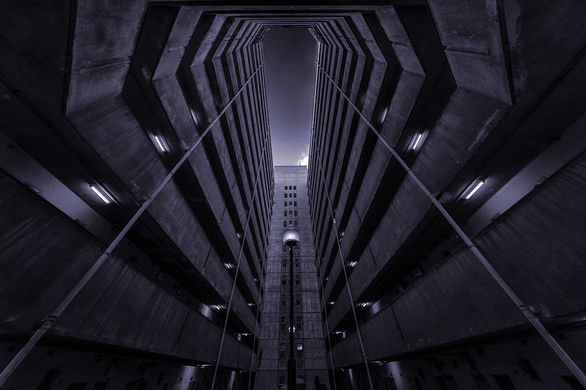 Sony a7R II + Voigtlander HELIAR-HYPER WIDE 10mm F5.6 sample photo. Hidden light photography