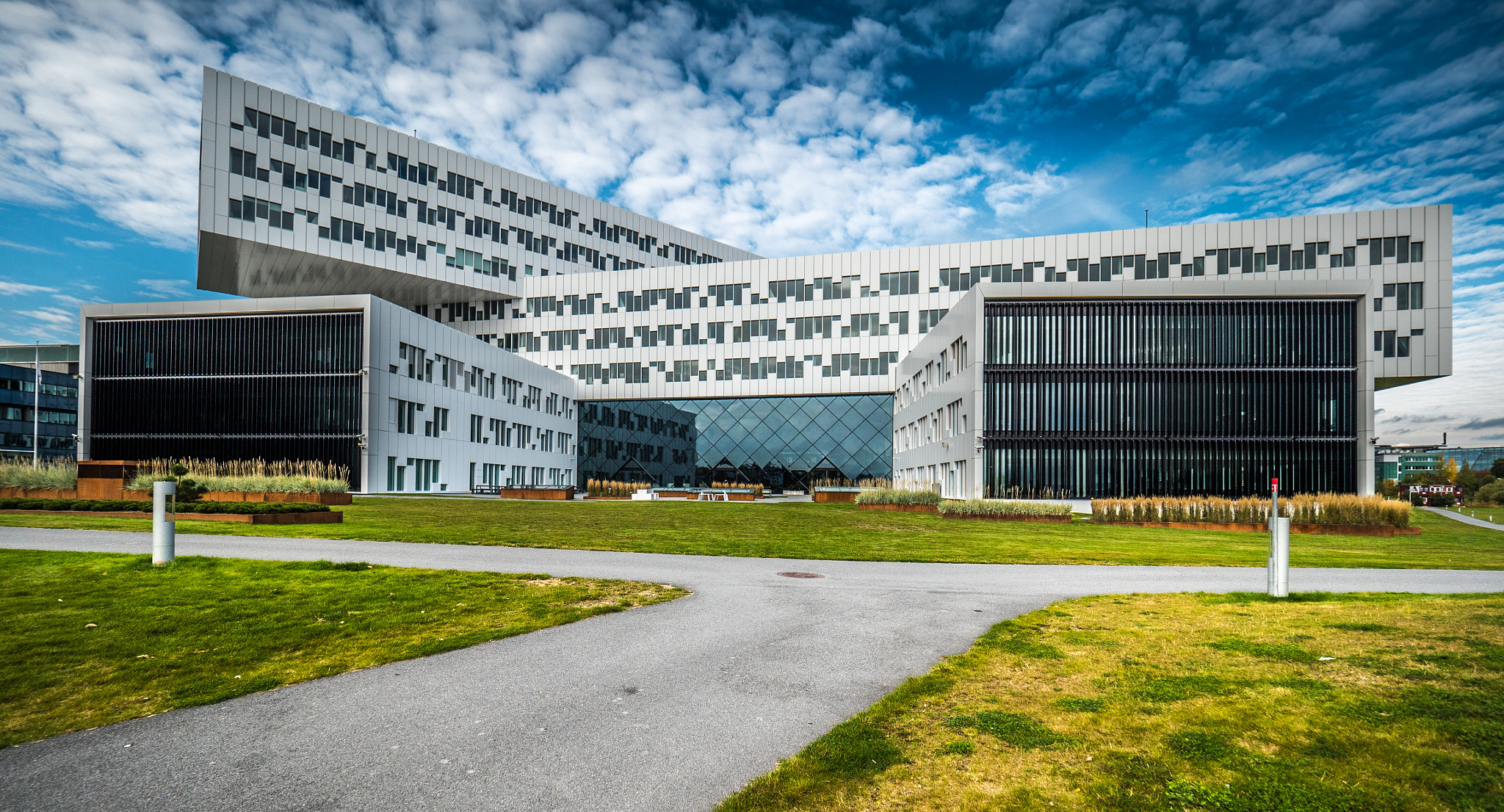 Panasonic Lumix DMC-GH4 + Olympus M.Zuiko Digital ED 7-14mm F2.8 PRO sample photo. Statoil photography