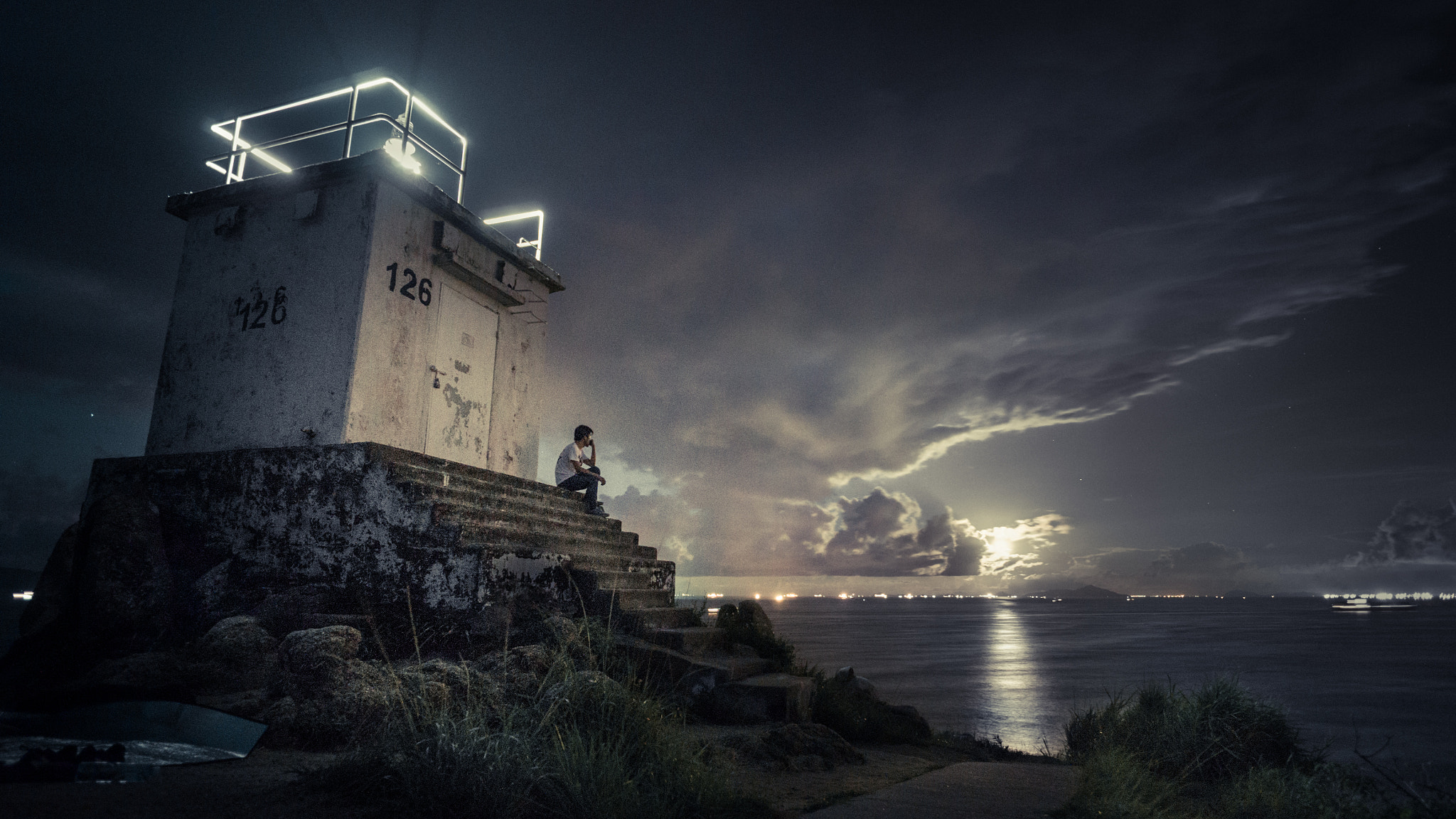 Sony Alpha NEX-5T + ZEISS Touit 12mm F2.8 sample photo. Moon photography