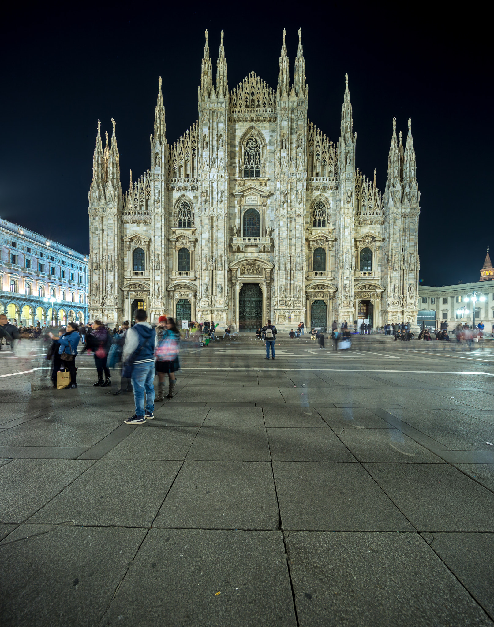 Canon EOS-1D X + Canon TS-E 17mm F4L Tilt-Shift sample photo. Photo of milan cathedral - piazza del duomo photography