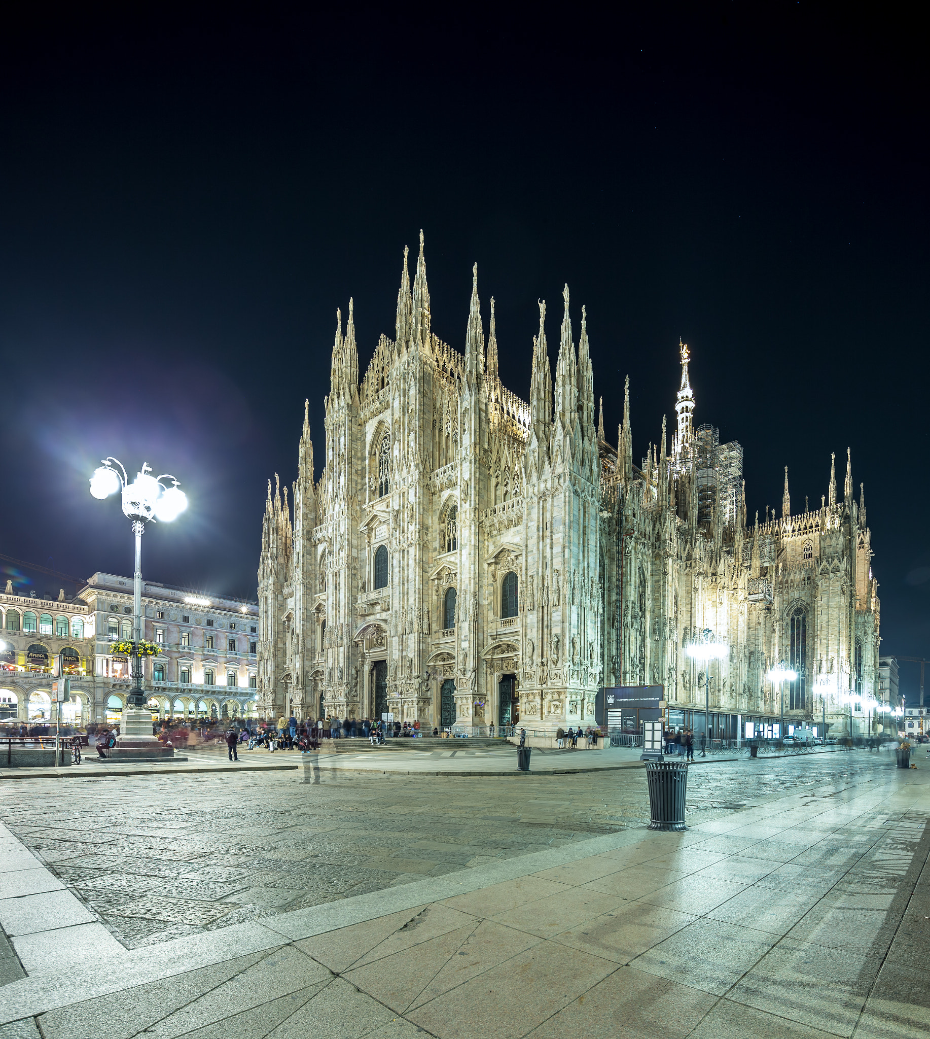 Canon EOS-1D X + Canon TS-E 17mm F4L Tilt-Shift sample photo. Photo of milan cathedral - piazza del duomo photography